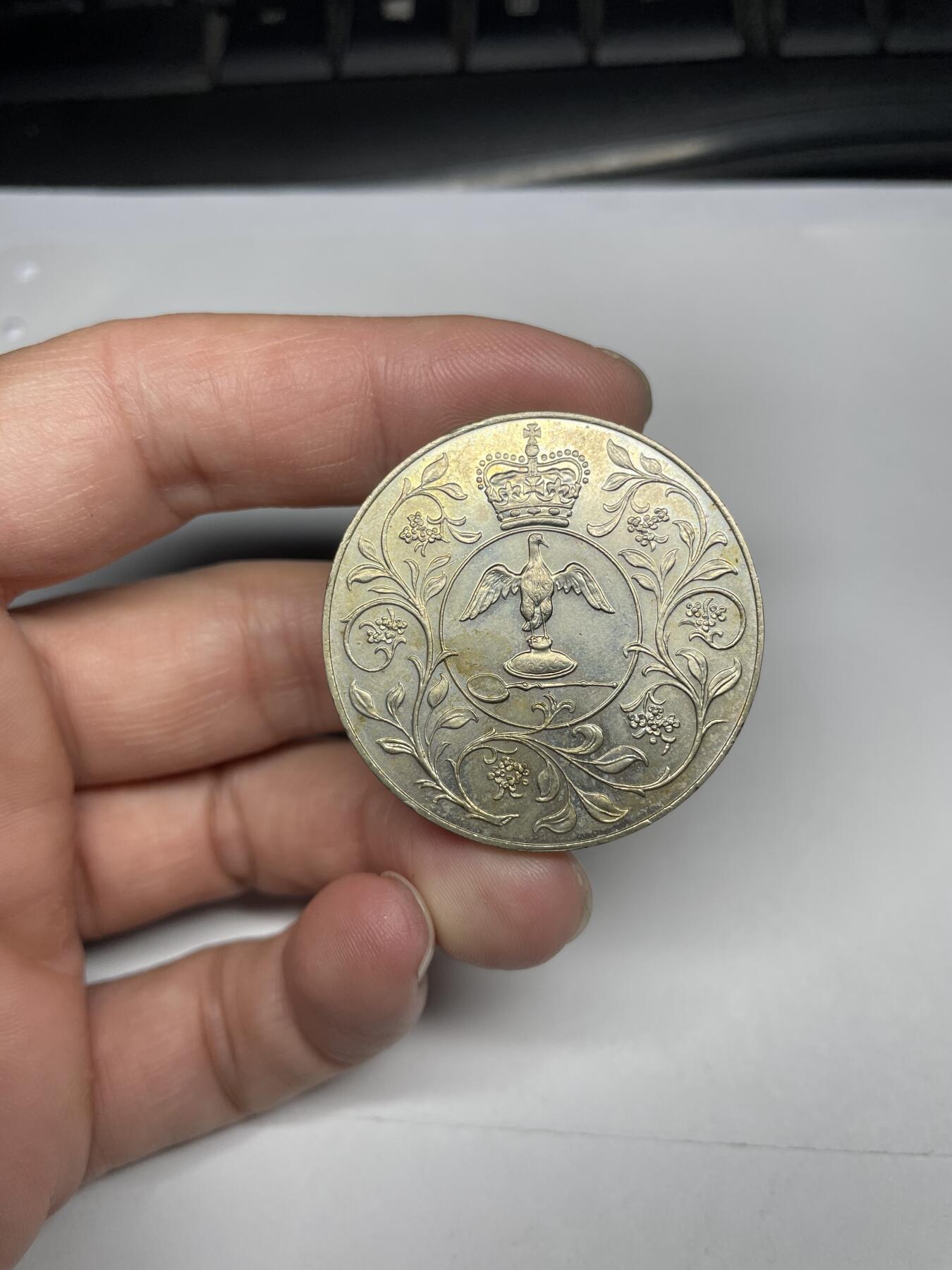 每日一拍，2024年集古藏今外币拍卖第十九期-第3场—（总第183拍），可以寄存60天，满160元包邮。 1977年英国克朗纪念币