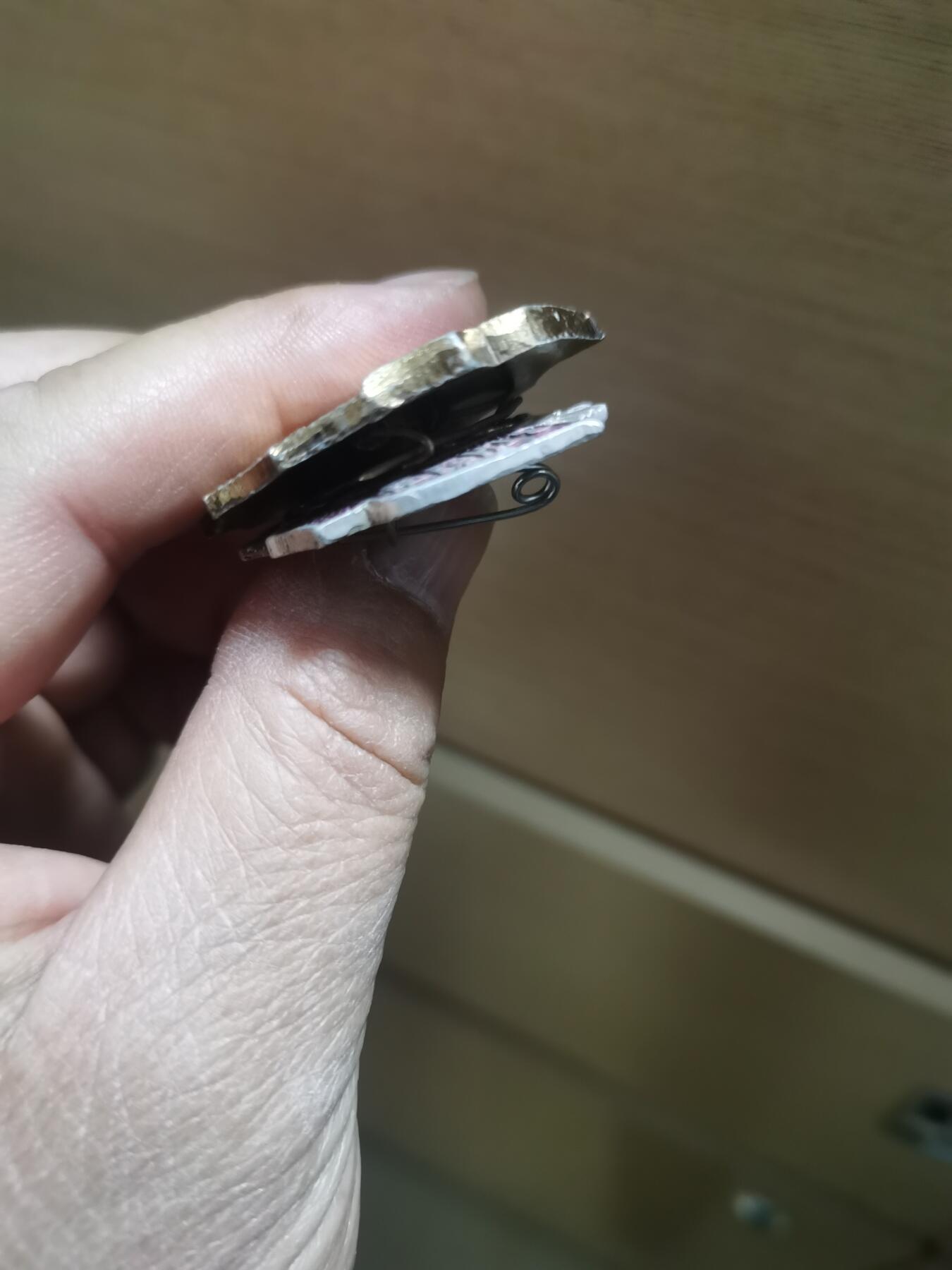 朝鲜三大革命小徽章一对