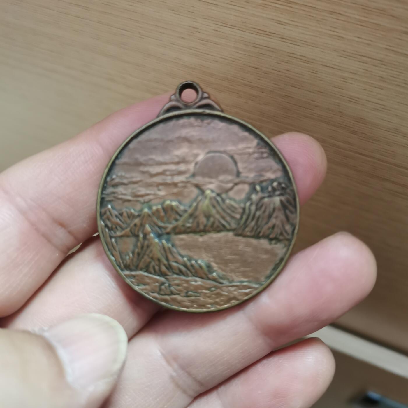朝鲜白头山老铜章一个