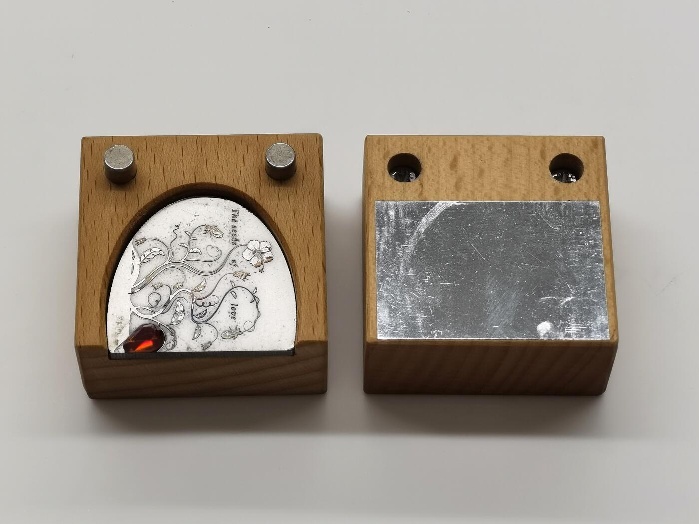 博洋堂世界钱币拍卖第103期（全场包邮） 库克群岛2011年爱的种子镶嵌施华洛红水晶仿古银币，盒证全，2500枚