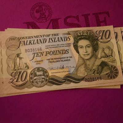 【世界钱币】精选微拍第154期暨2024年第66期～部分新品卖剩品种展销 2011年福克兰群岛10镑 全新绝品无47尾号166