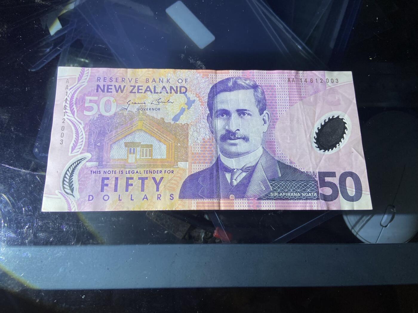 【炜奕收藏】，第二十期，裸钞专场 【AA冠】新西兰50元，流通品相，AA冠