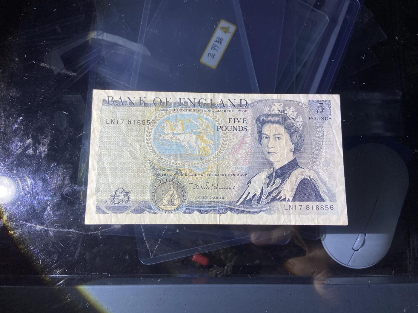 【炜奕收藏】，第二十期，裸钞专场 英国D序列5镑，流通品相，号码无47