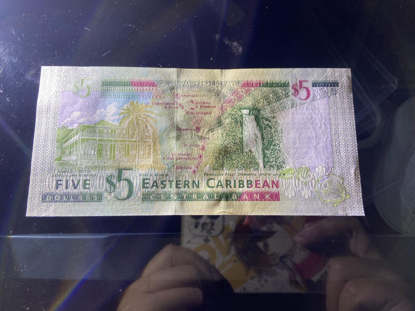 【炜奕收藏】，第二十期，裸钞专场 东加勒比5元，UNC-品相，有轻微折痕