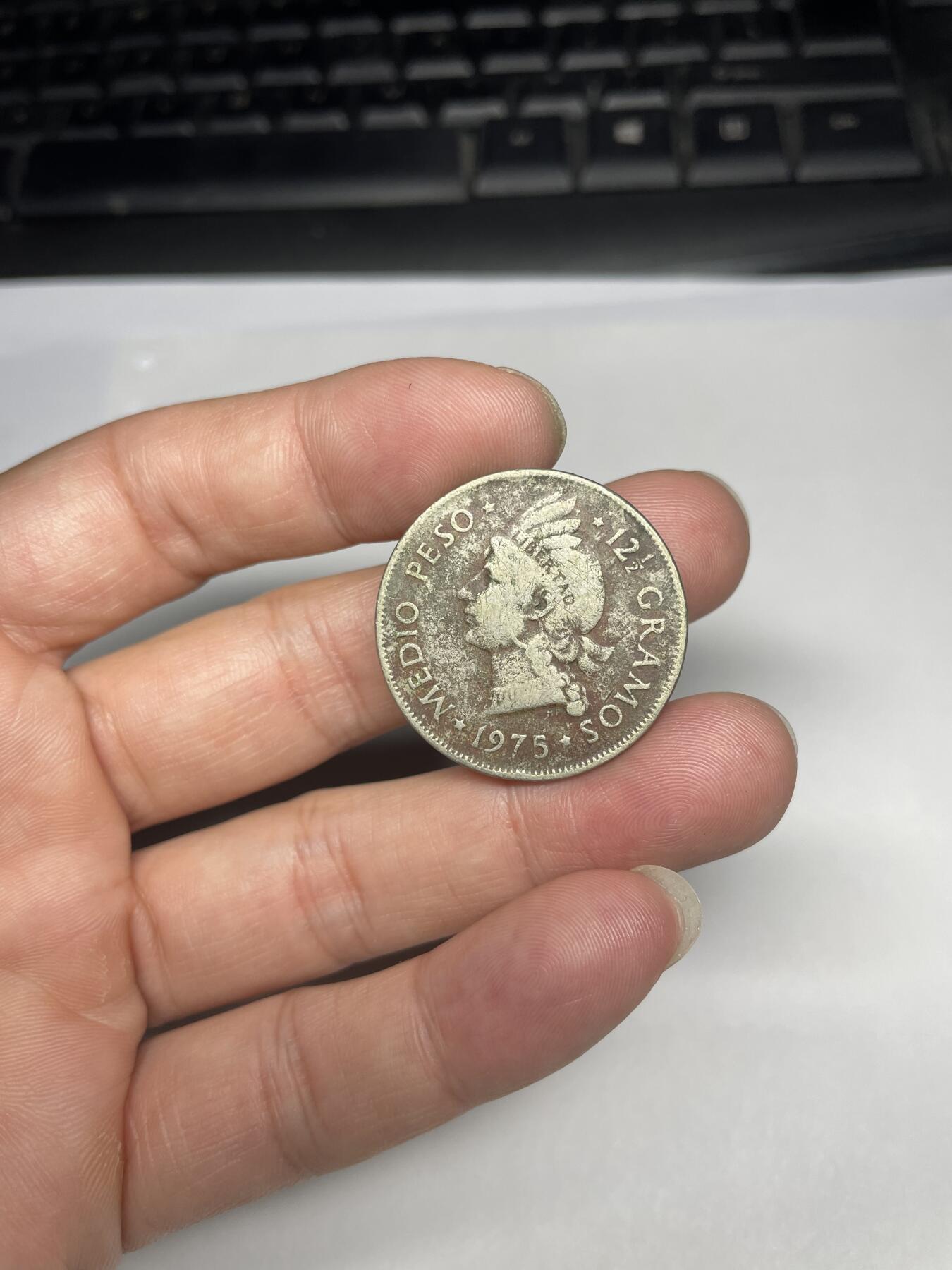 每日一拍，2024年集古藏今外币拍卖第十九期-第3场—（总第183拍），可以寄存60天，满160元包邮。 1975年多米尼加1/2比索