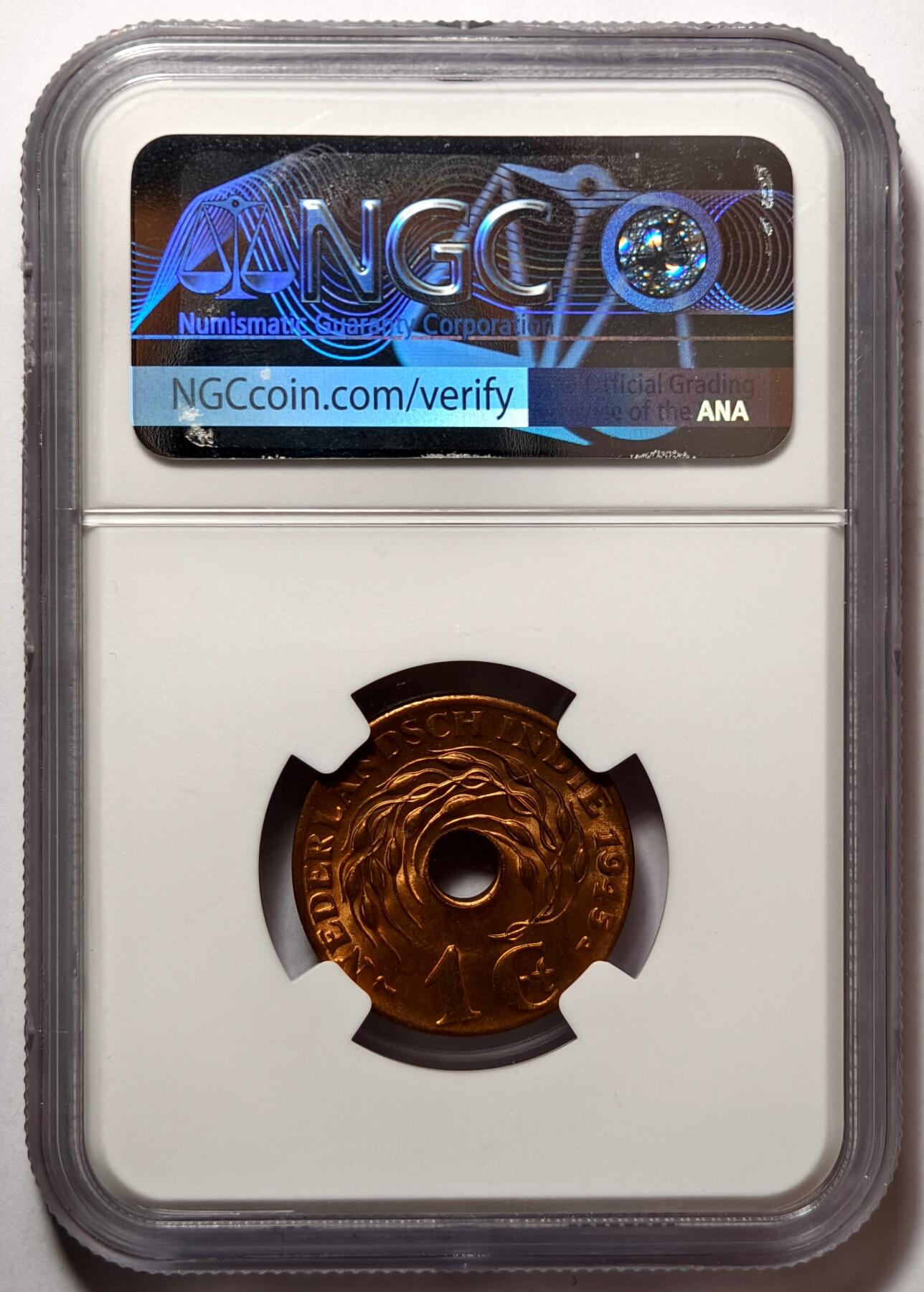 紫瑗钱币——第476期 荷属东印度 1945年 P版 1分 中孔 NGC MS64 RB