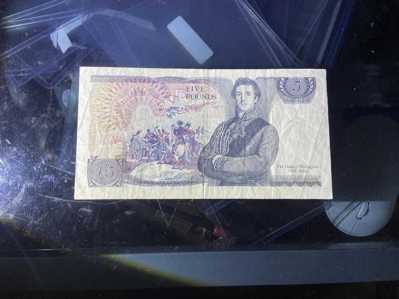 【炜奕收藏】，第二十期，裸钞专场 英国D序列5镑，流通品相，号码无47