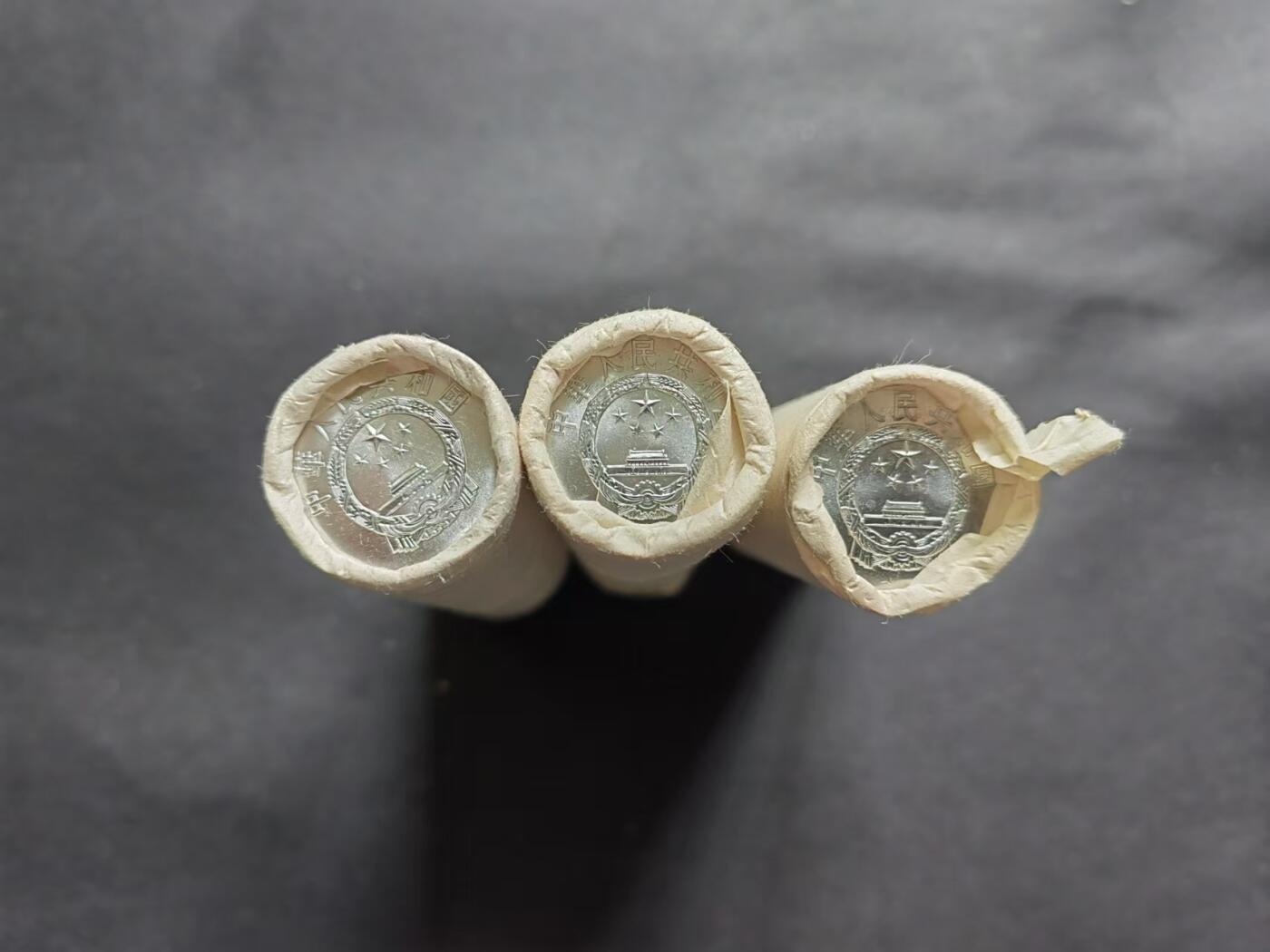 硬币专场241215第二十五场 未知年份5分三卷，银行原卷，全新品相。（二头国徽看不到什么年份，可能是83.89.91？）