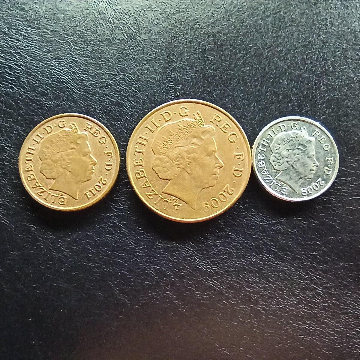 邮泉阁限时拍卖第十五场 各国硬币专场（拍卖结束后请付邮费，存留时间过长需全部邮寄） 英国伊丽莎白二世第三头像新图3枚