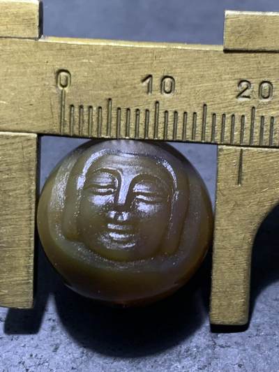 精美亚光冻料战国红玛瑙手工雕刻如来佛祖圆珠一个， 精美亚光冻料战国红玛瑙手工雕刻如来佛祖圆珠一个，