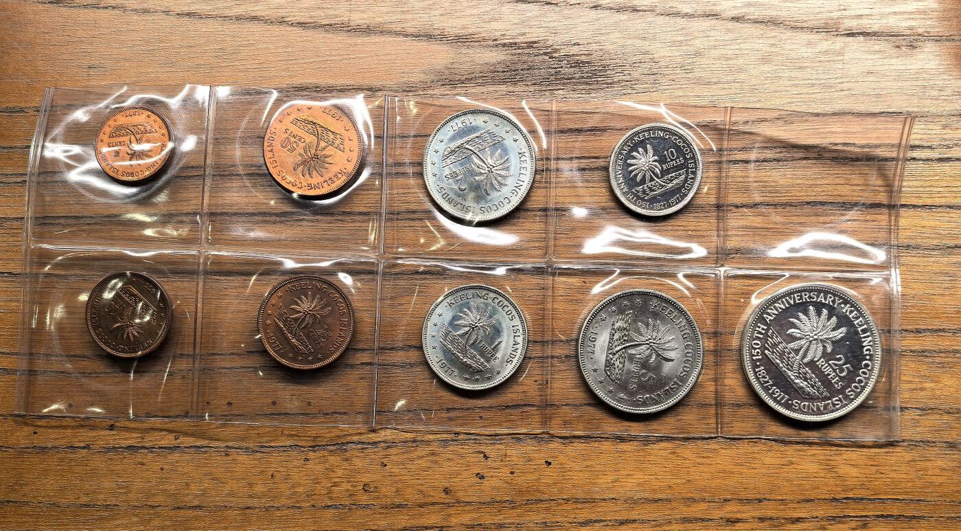 凡希社世界钱币微拍第二百九十三期 1977基林科科斯MINT SET &10/25卢比银币九枚大全套，UNC完未品，这套沉淀充分，现在相当少见了。现在