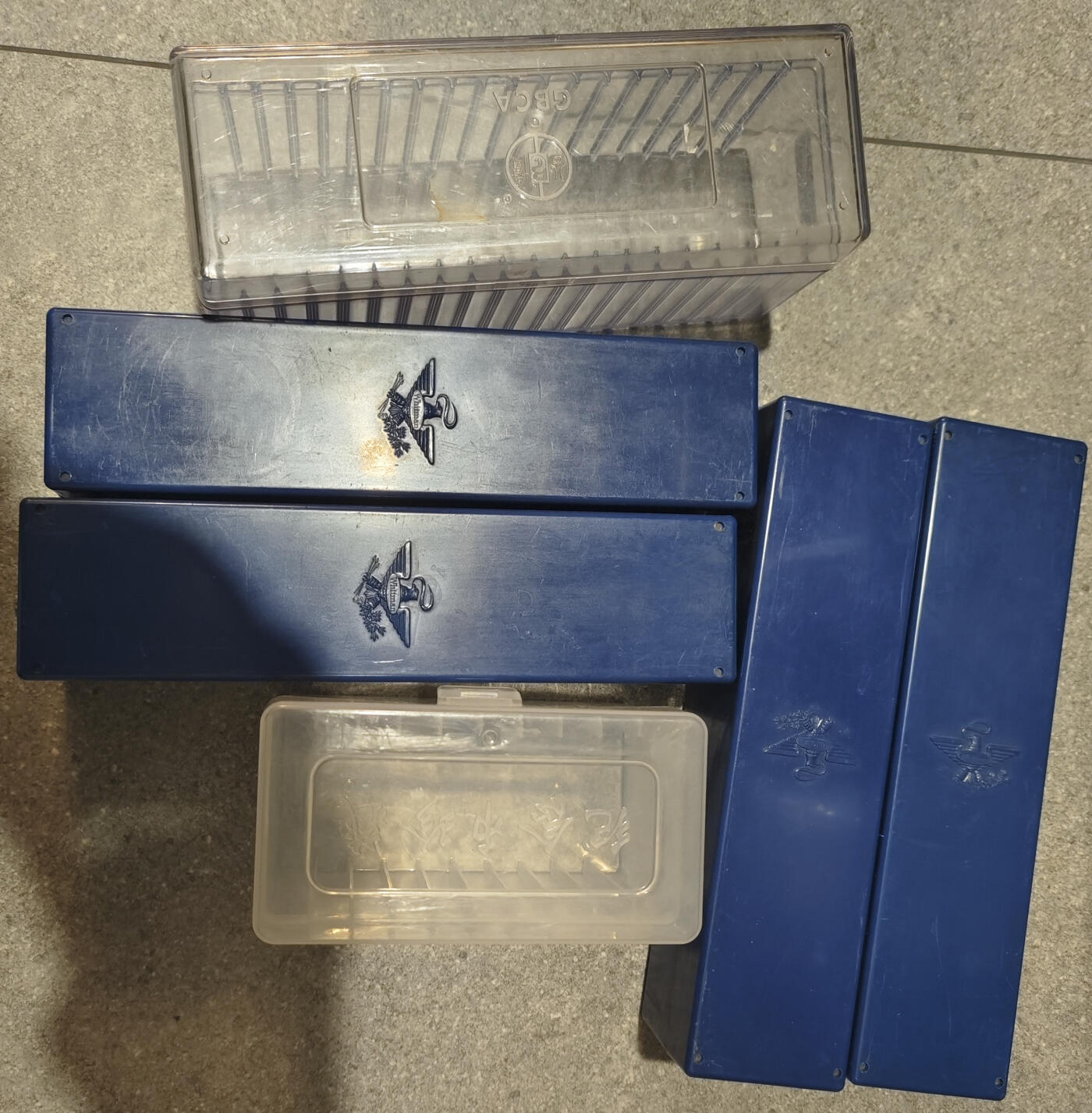 修遠堂世界钱币第五十期 全场包邮 钱币收纳盒6个 蓝色的适合收纳纸夹币 透明的一个是公博的，一个是评级盒通用的   成色较旧