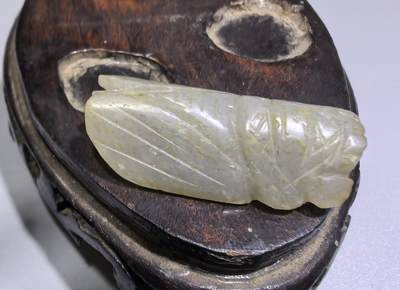 旧藏和田玉一鸣惊人，可见岁月包浆，纯手工雕刻，尺寸:3.5xm*2.0cm*1.0cm克重:10.3g - 旧藏和田玉一鸣惊人，可见岁月包浆，纯手工雕刻，尺寸:3.5xm*2.0cm*1.0cm克重:10.3g