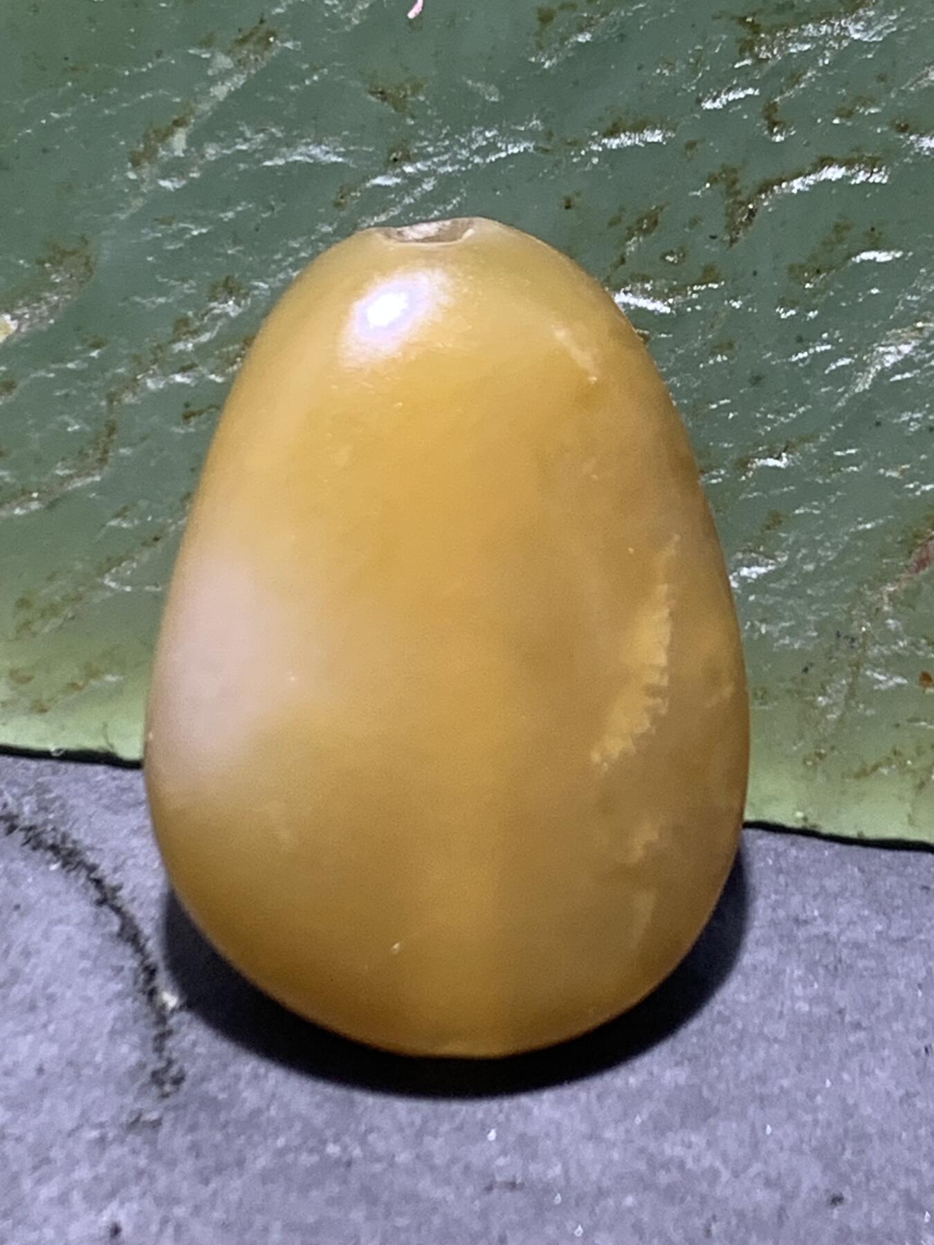 精美糖白料和田玉独籽随形珠子一颗