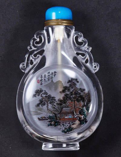 【俄甄集藏】2024年(031)  12-18 星期三晚 19:30 全场包邮 - 中国天然水晶内壁画《山水》老虎鼻烟壶，叶氏制作，高：95mm，宽：60mm，厚度：25mm，鼻烟壶无纹裂，痕迹是天然水晶发丝晶体，双面画难得