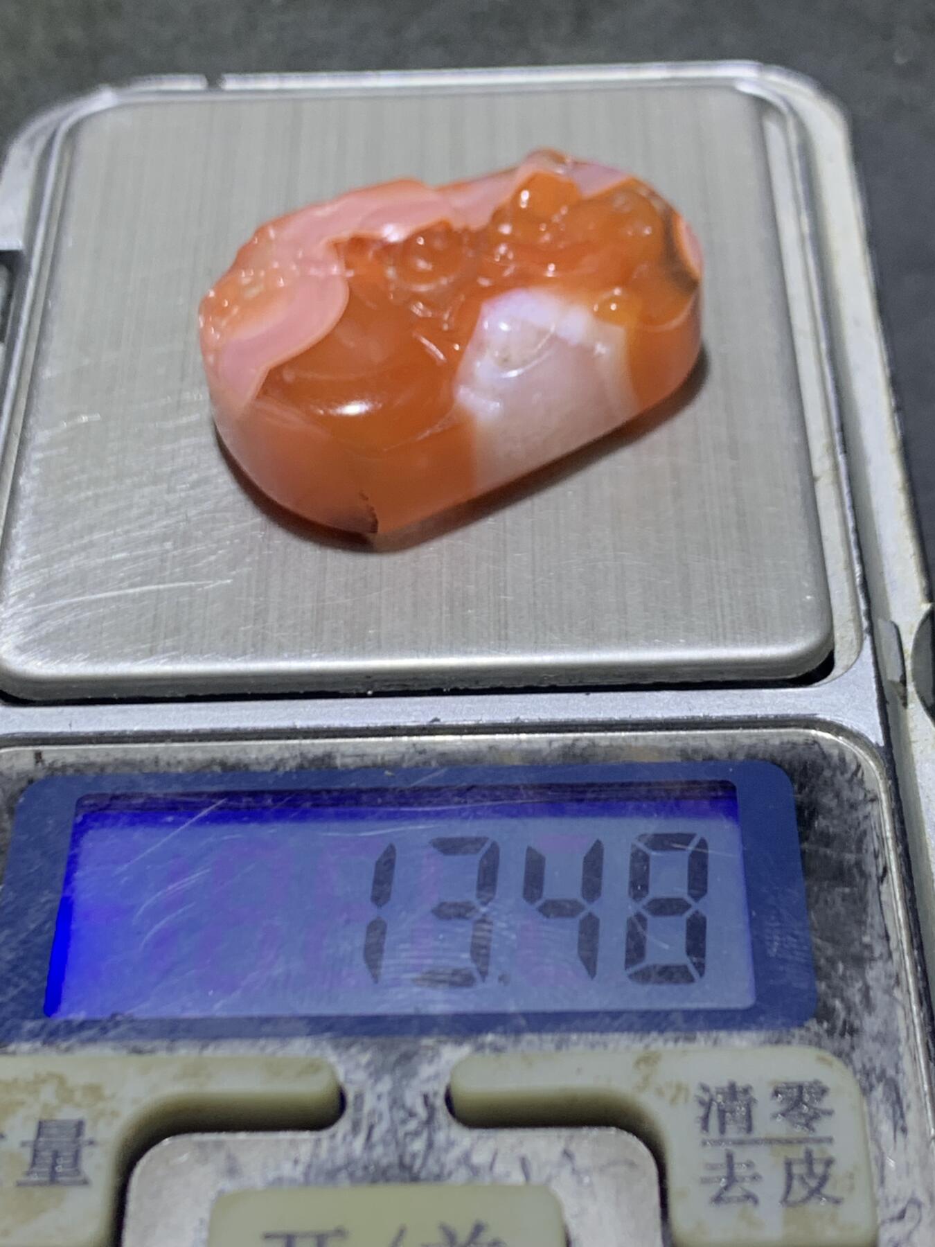 川料红白南红玛瑙雕刻灵猴蝴蝶吊坠一个