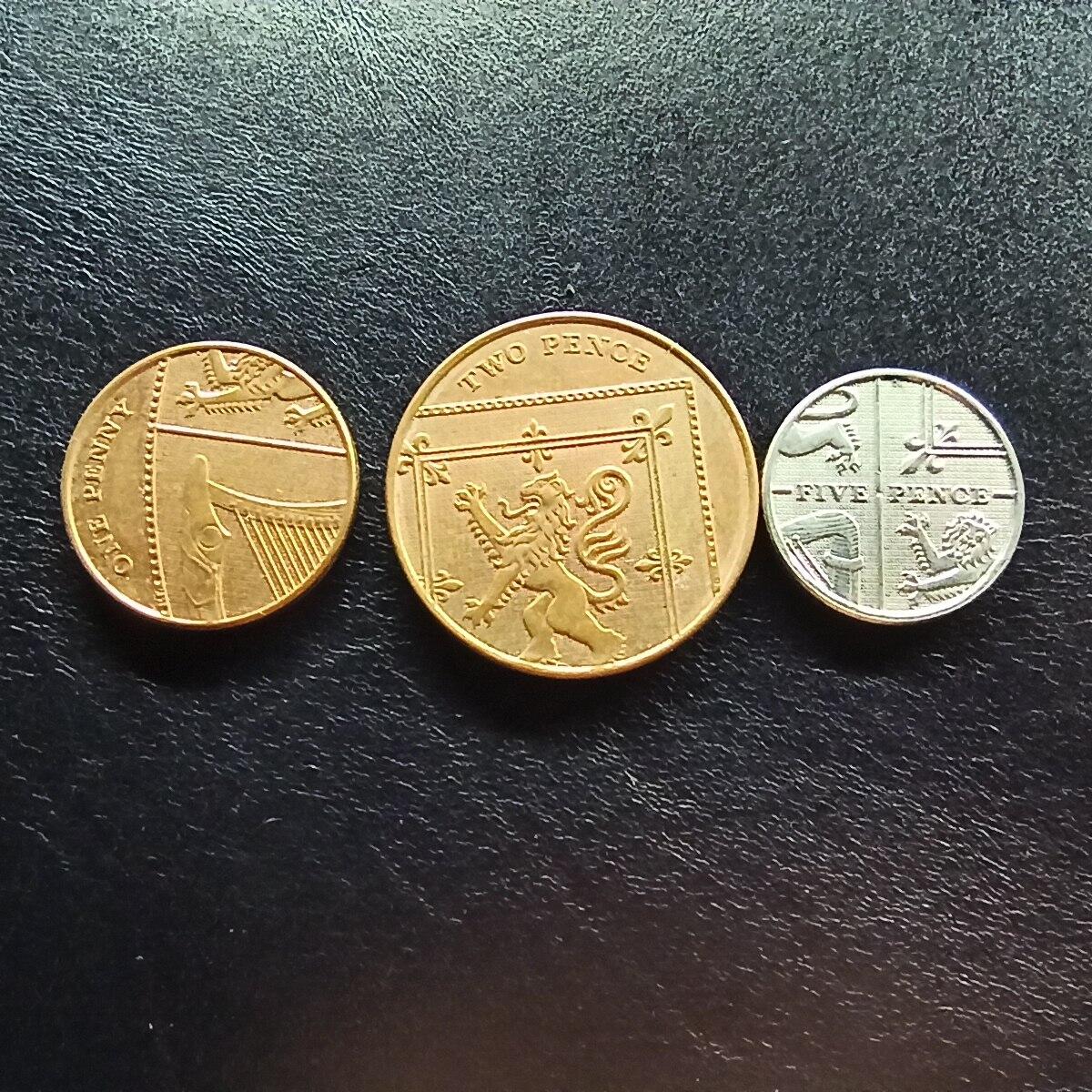 邮泉阁限时拍卖第十五场 各国硬币专场（拍卖结束后请付邮费，存留时间过长需全部邮寄） 英国伊丽莎白二世第三头像新图3枚