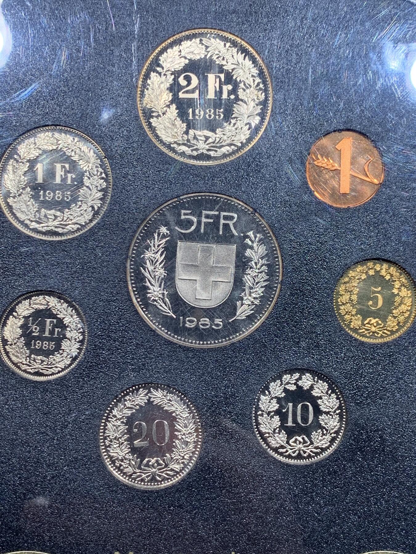 《竞宝斋》第337场 周日，周一，周二 3场连拍 （全场包邮） 卡装黑色 瑞士1985年 1分到5法郎 八枚套 精制币 封装少见