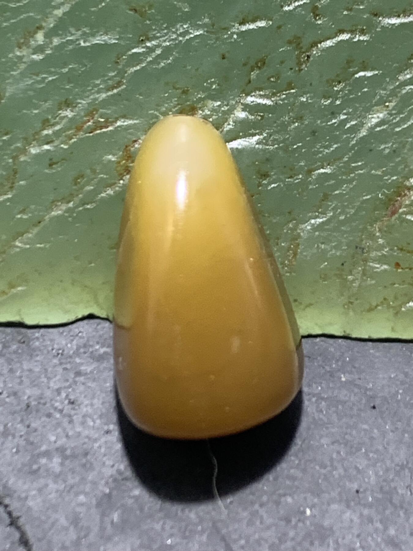 糖料和田玉独籽随形通货珠子一颗，
