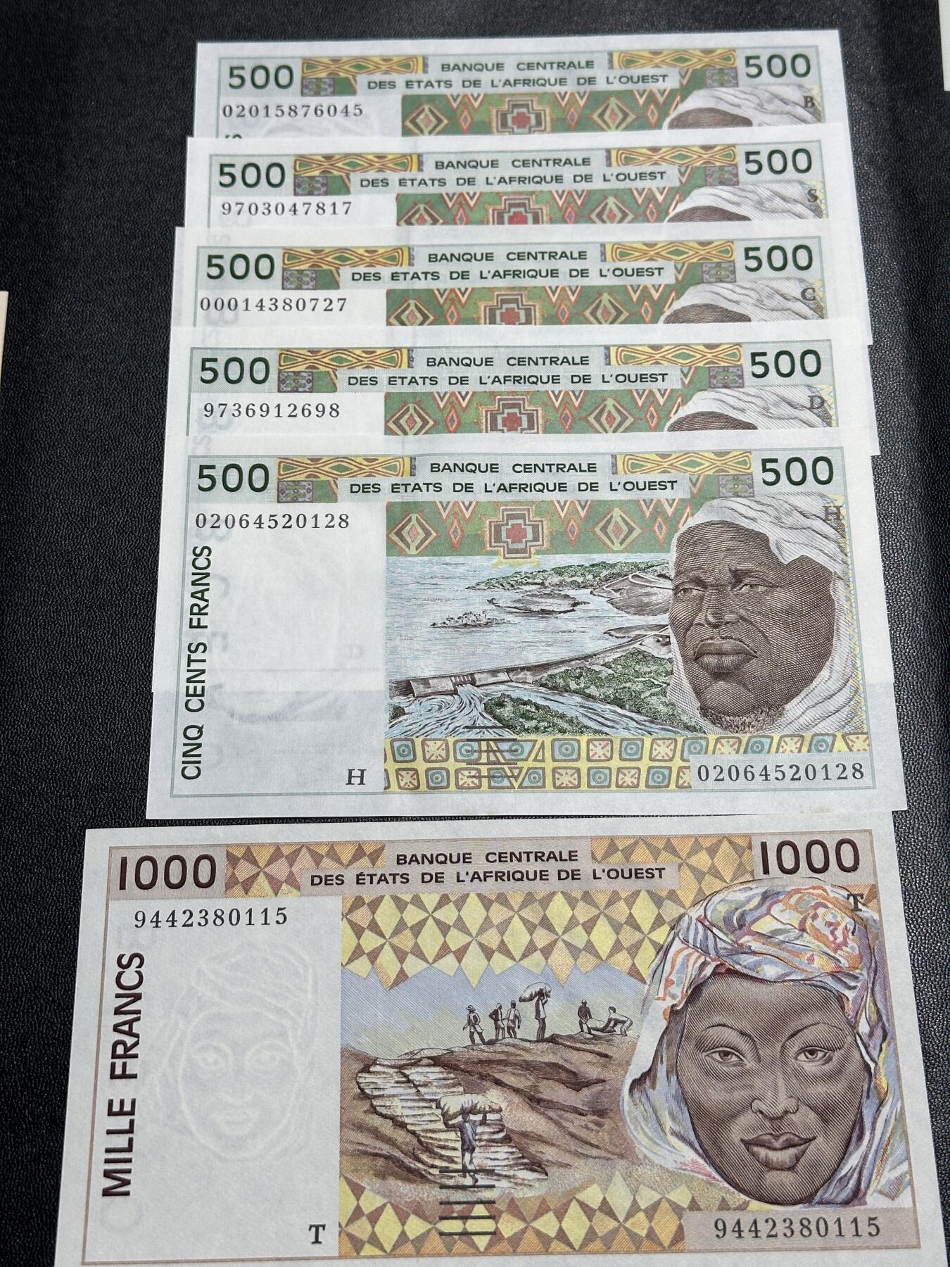 《外钞收藏家》第四百五十五期 西非贝宁500法郎五张+1000法郎1张 全新 有一张轻微潮