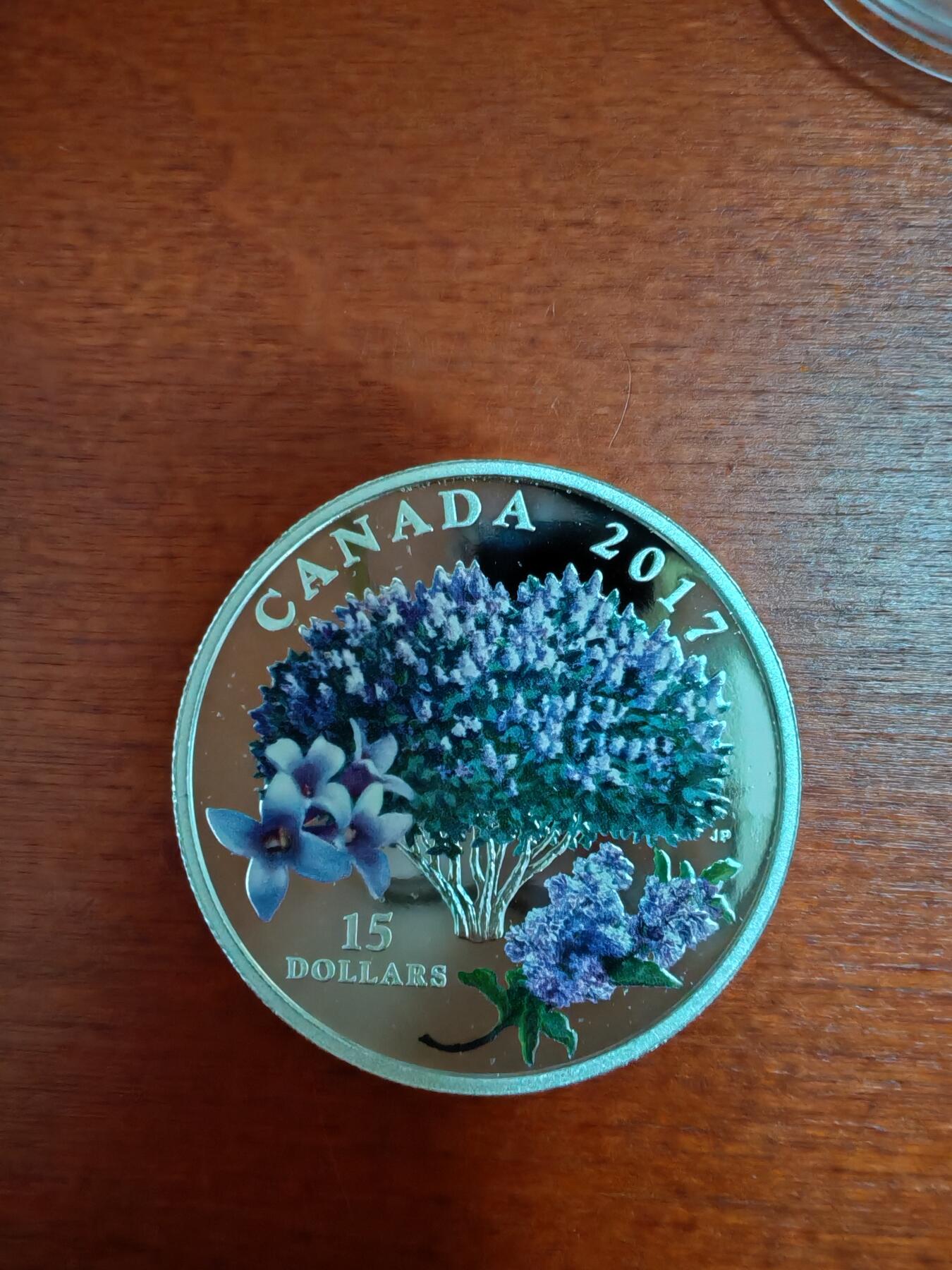 长老汇龙年精选第三十七场拍卖 2017加拿大丁香花15加元彩色精制银币，盒证全