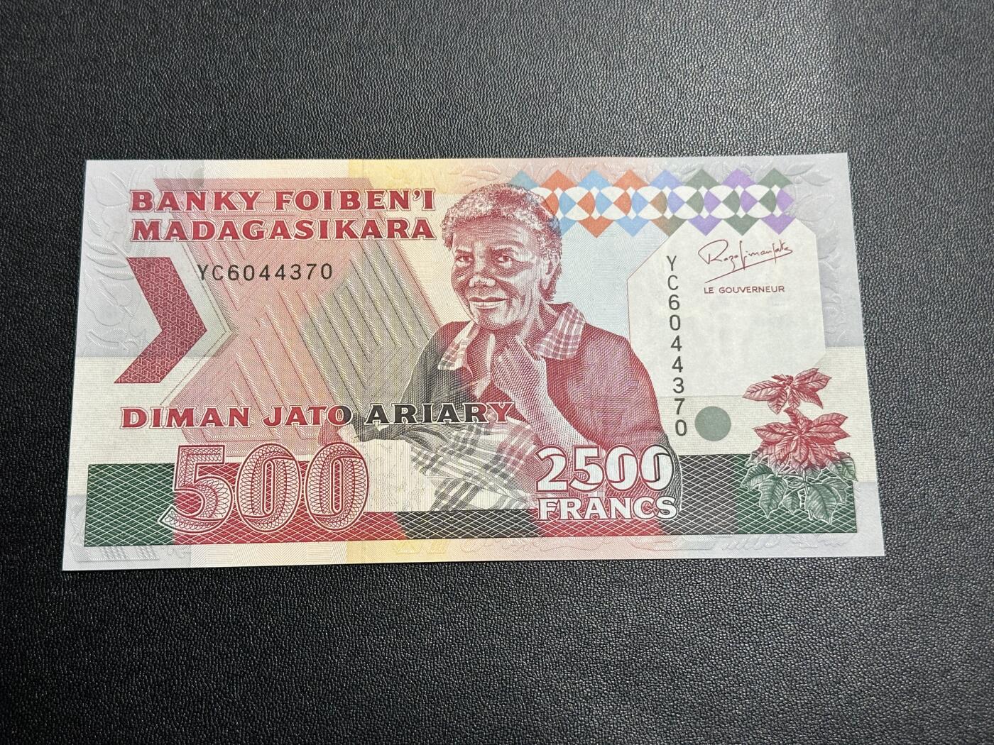 《外钞收藏家》第四百五十七期 马达加斯加500面额 全新UNC