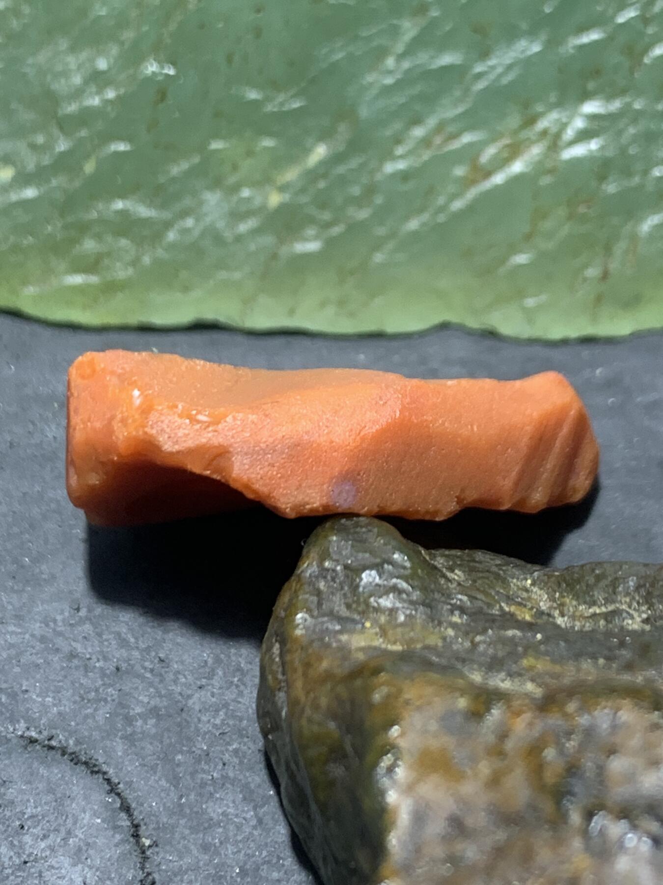 精美柿子红南红玛瑙明料原石一颗