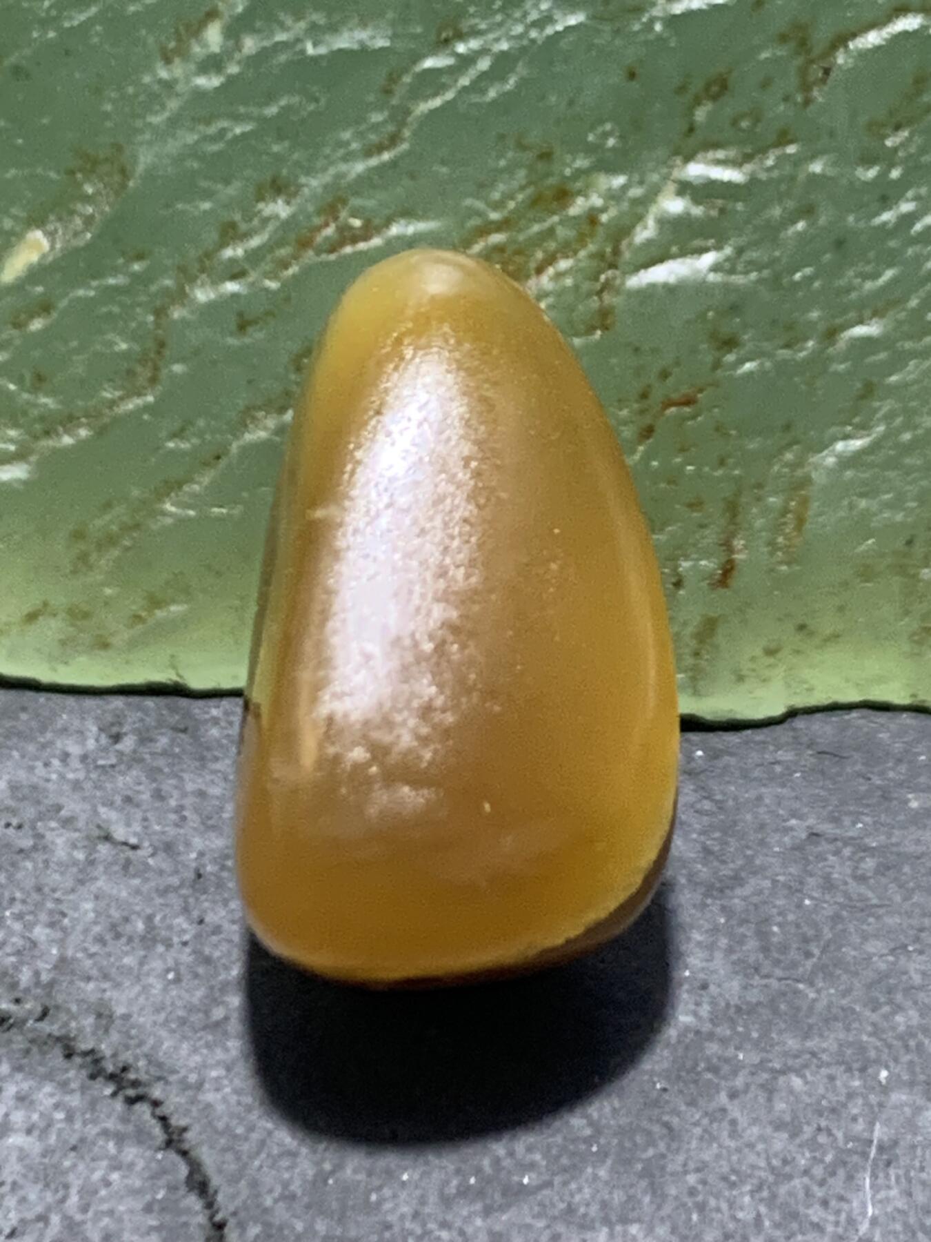 糖料和田玉独籽随形通货珠子一颗，