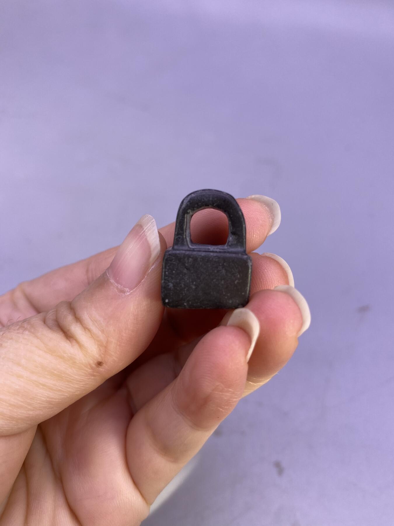 老煤晶石印章，尺寸2*1.5厘米，品相如图，150包快递