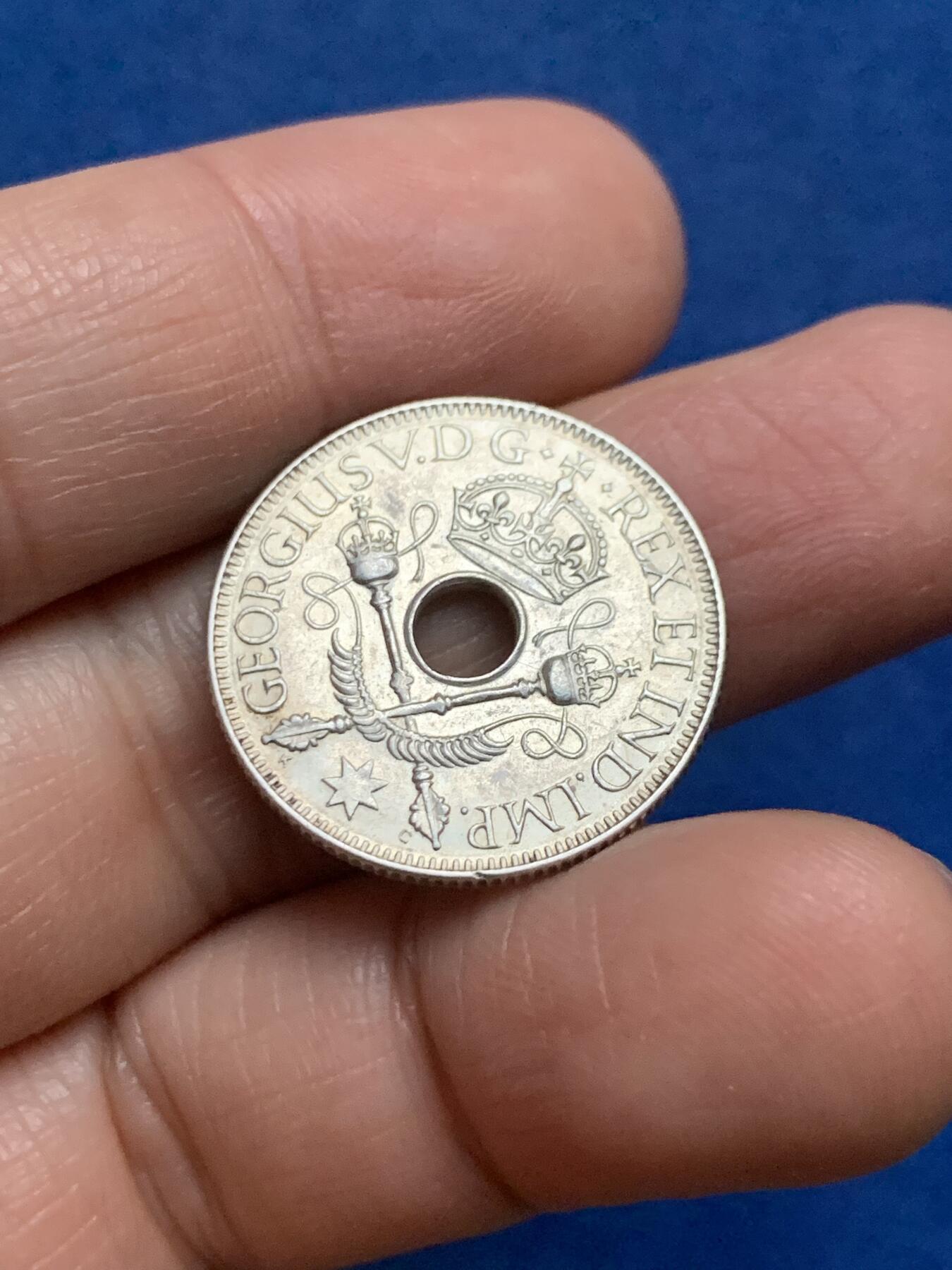 《竞宝斋》第337场 周日，周一，周二 3场连拍 （全场包邮） 英属新几内亚1936权杖1先令银币，带光92.5%银 做工精整漂亮