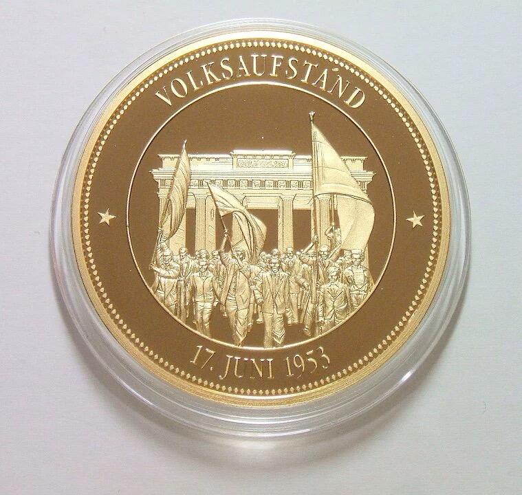 联邦德国战后的勃兰登堡门+州徽 高浮雕精制大镀金章 40MM