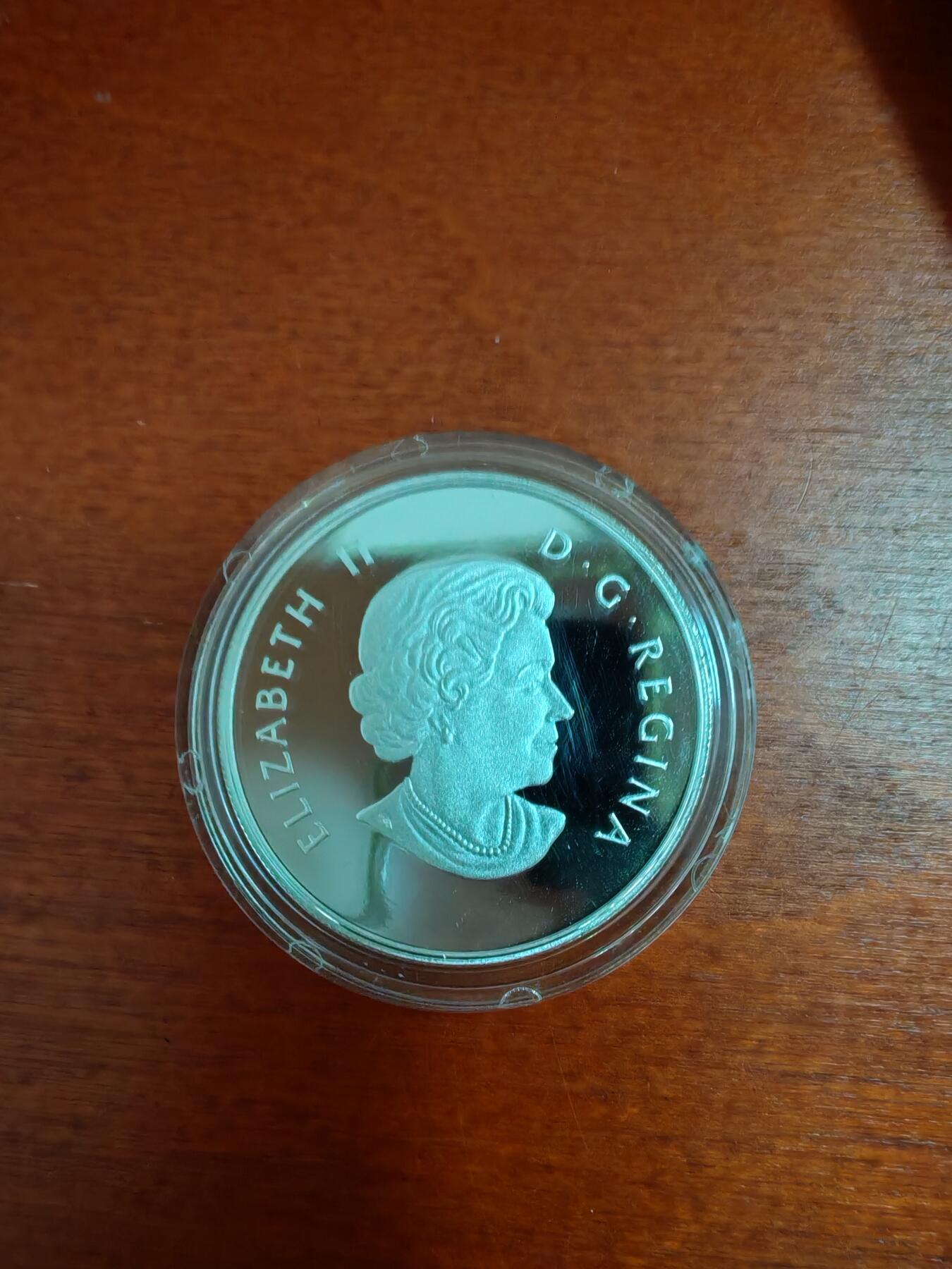 长老汇龙年精选第三十七场拍卖 2011加拿大英雄10加元精制银币，盒证全