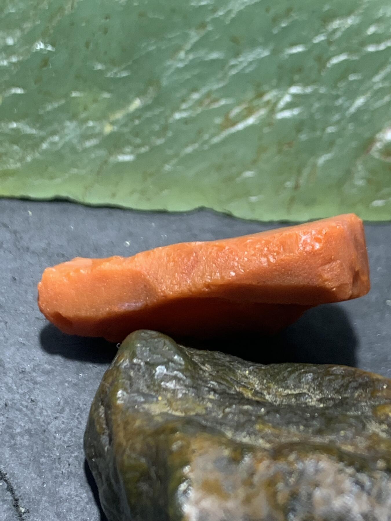 精美柿子红南红玛瑙明料原石一颗