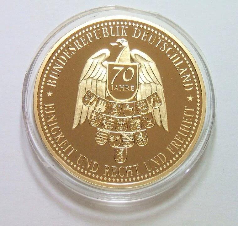 联邦德国战后的勃兰登堡门+州徽 高浮雕精制大镀金章 40MM
