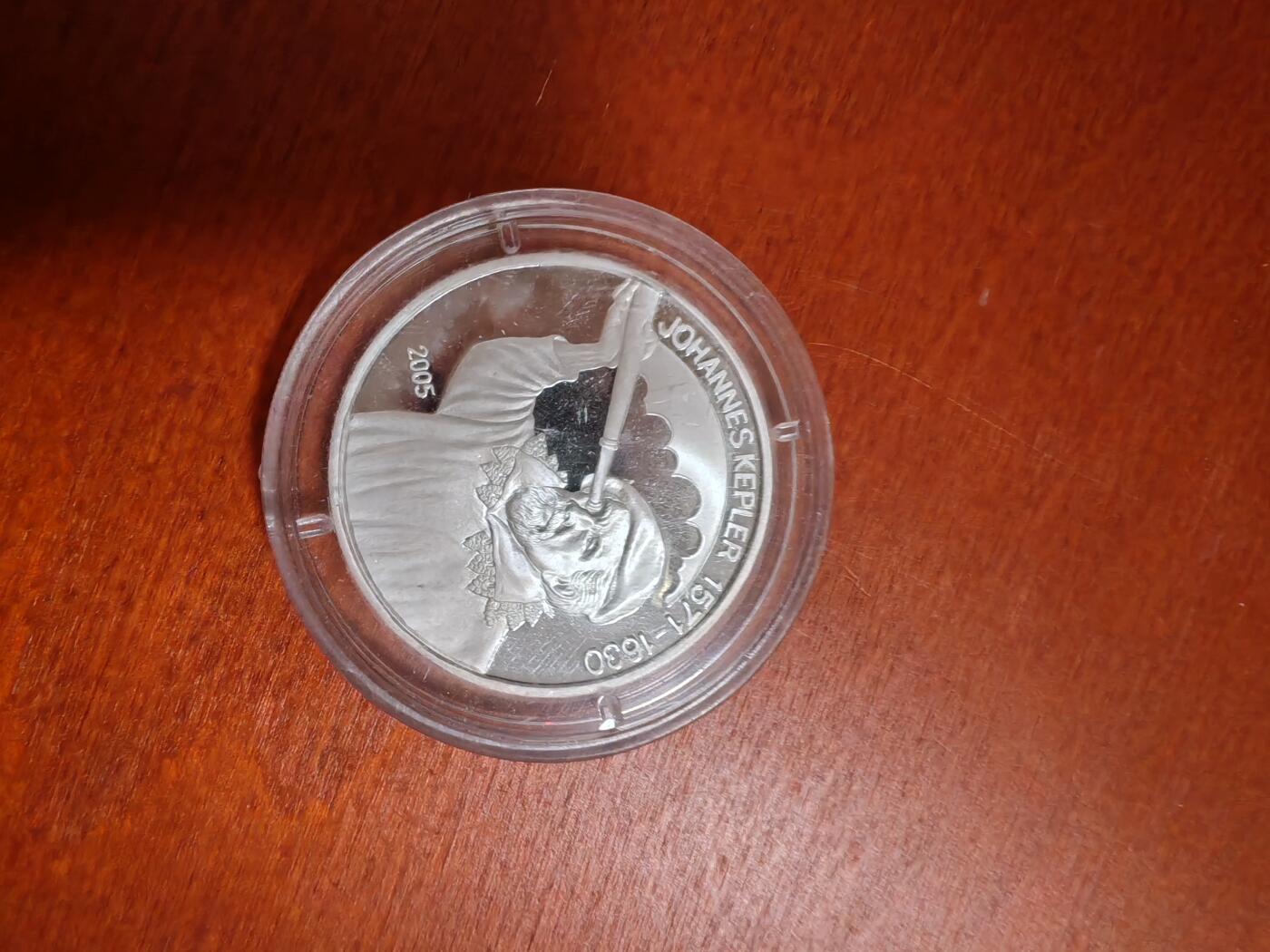 长老汇龙年精选第三十七场拍卖 2005贝宁开普勒1000法郎精制银币，15克999银，稀少