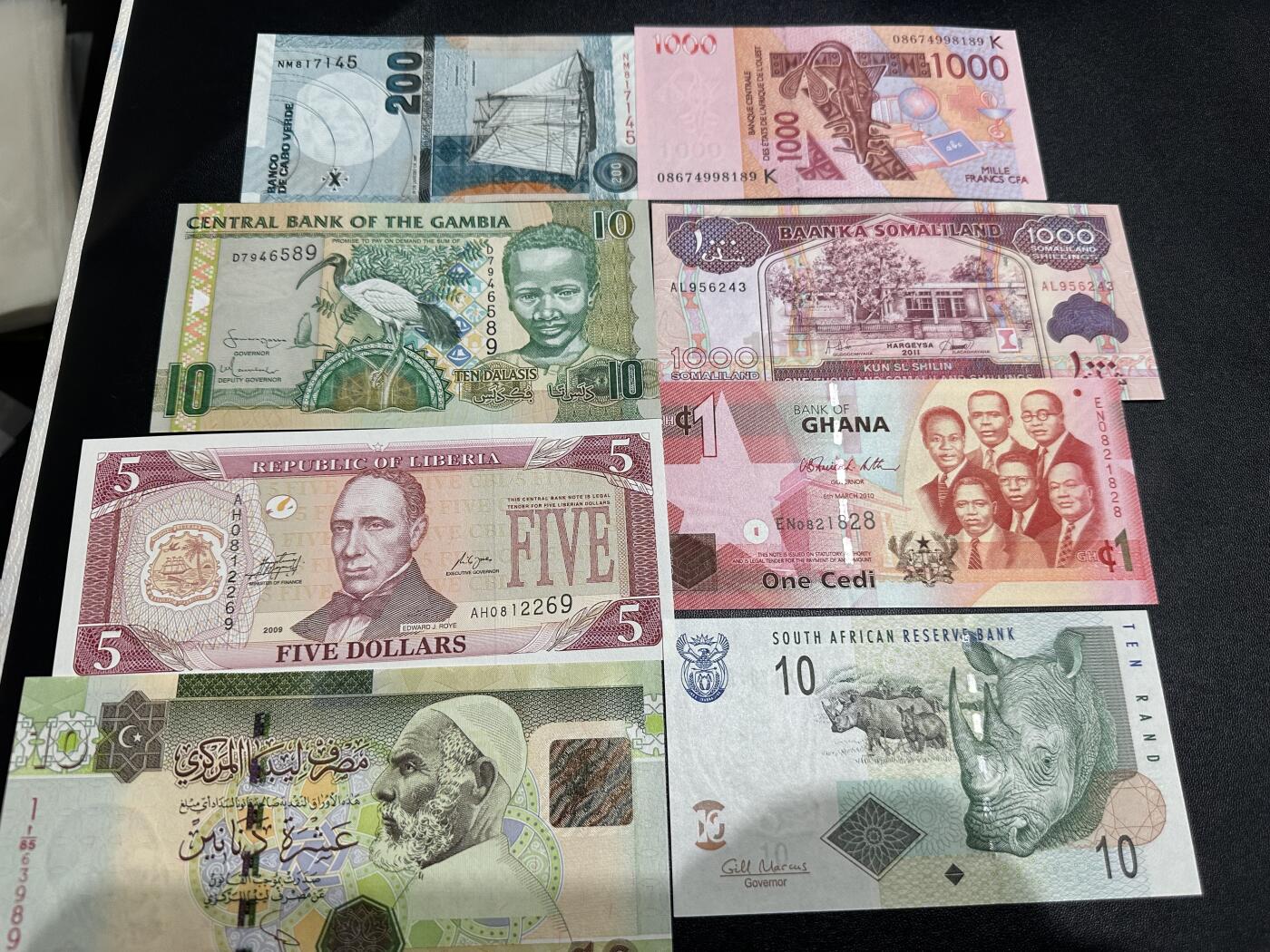 《外钞收藏家》第四百五十七期 南非等八张精美纸币 全新UNC