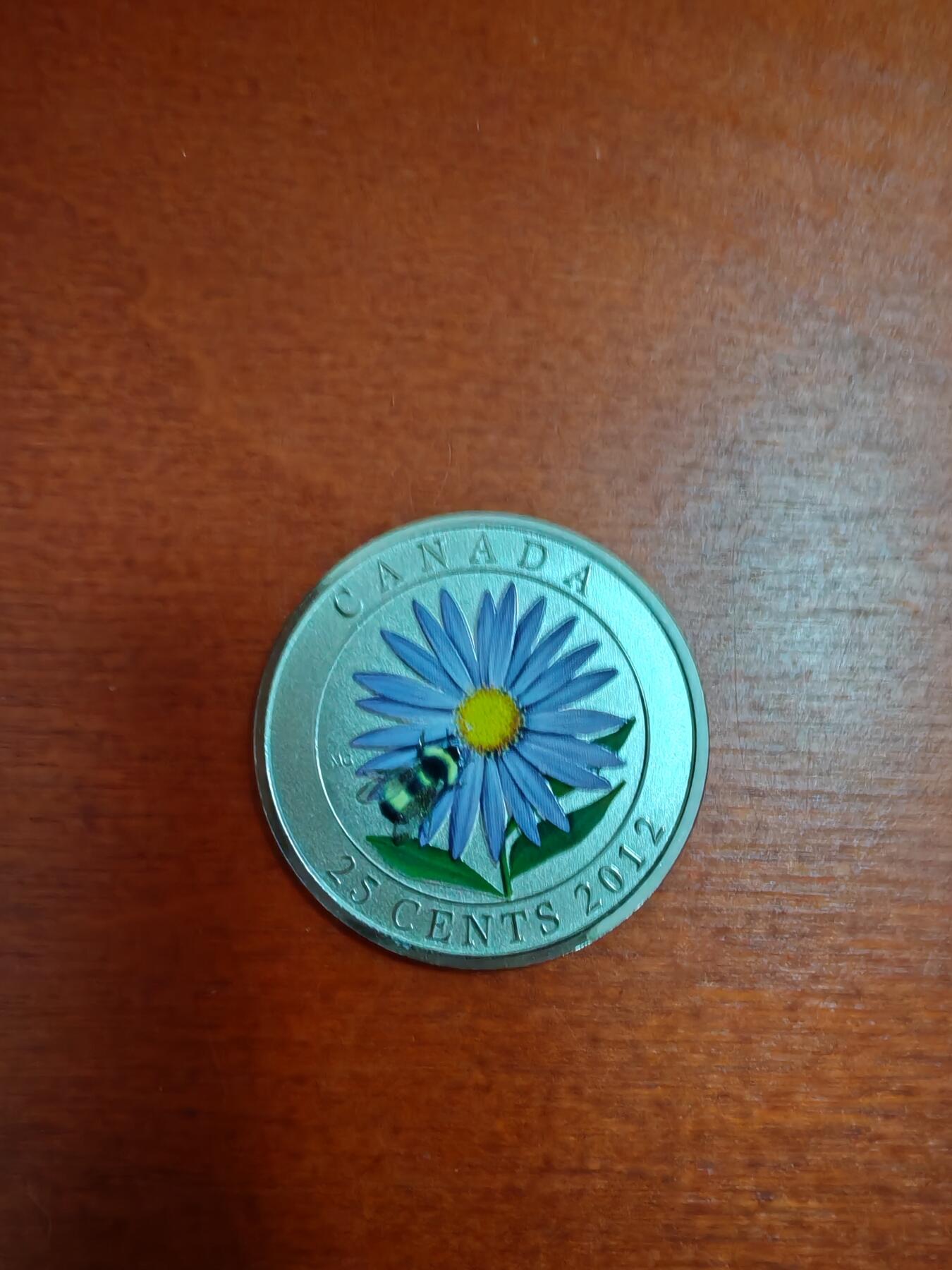 长老汇龙年精选第三十七场拍卖 2012加拿大小菊花25分彩色铜镍币，盒证全