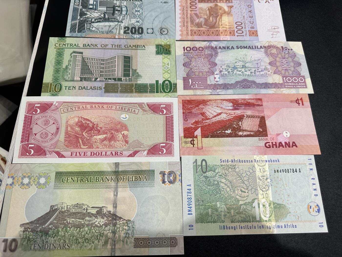 《外钞收藏家》第四百五十七期 南非等八张精美纸币 全新UNC