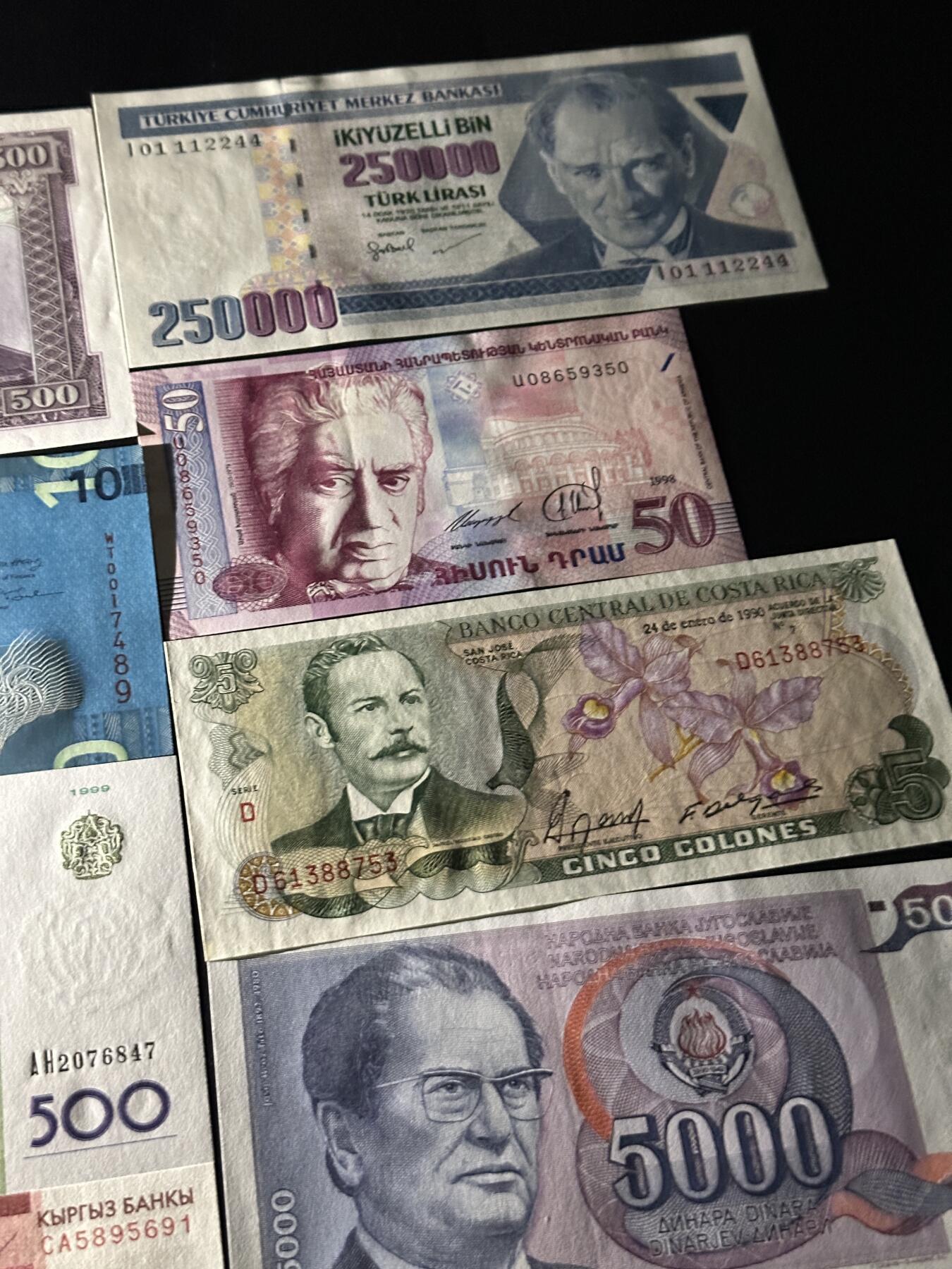 《外钞收藏家》第四百五十七期 萨摩亚等10张精美纸币 全新UNC 一张有潮 其他没问题