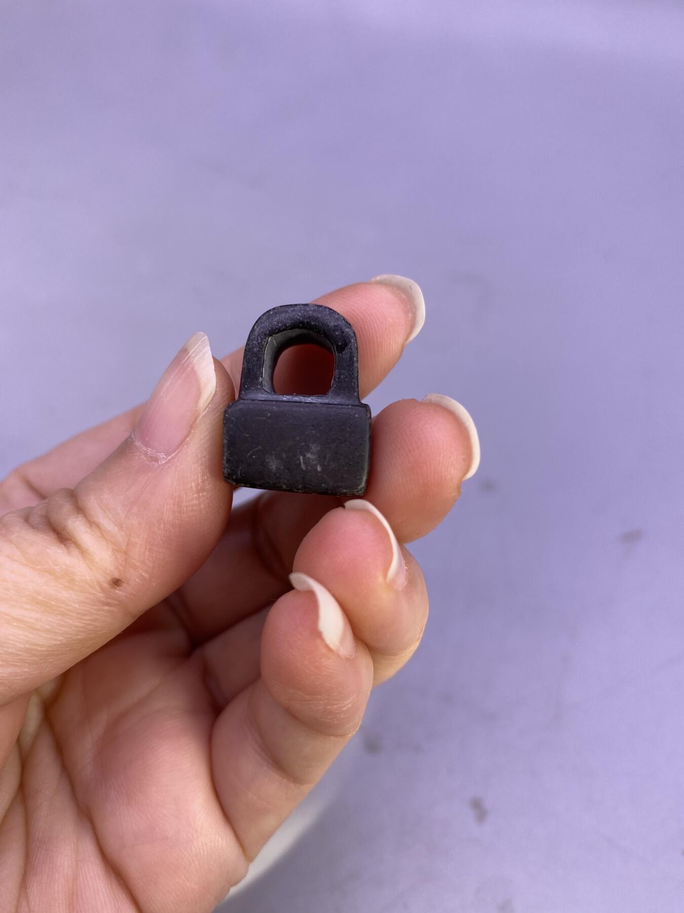 老煤晶石印章，尺寸2*1.5厘米，品相如图，150包快递