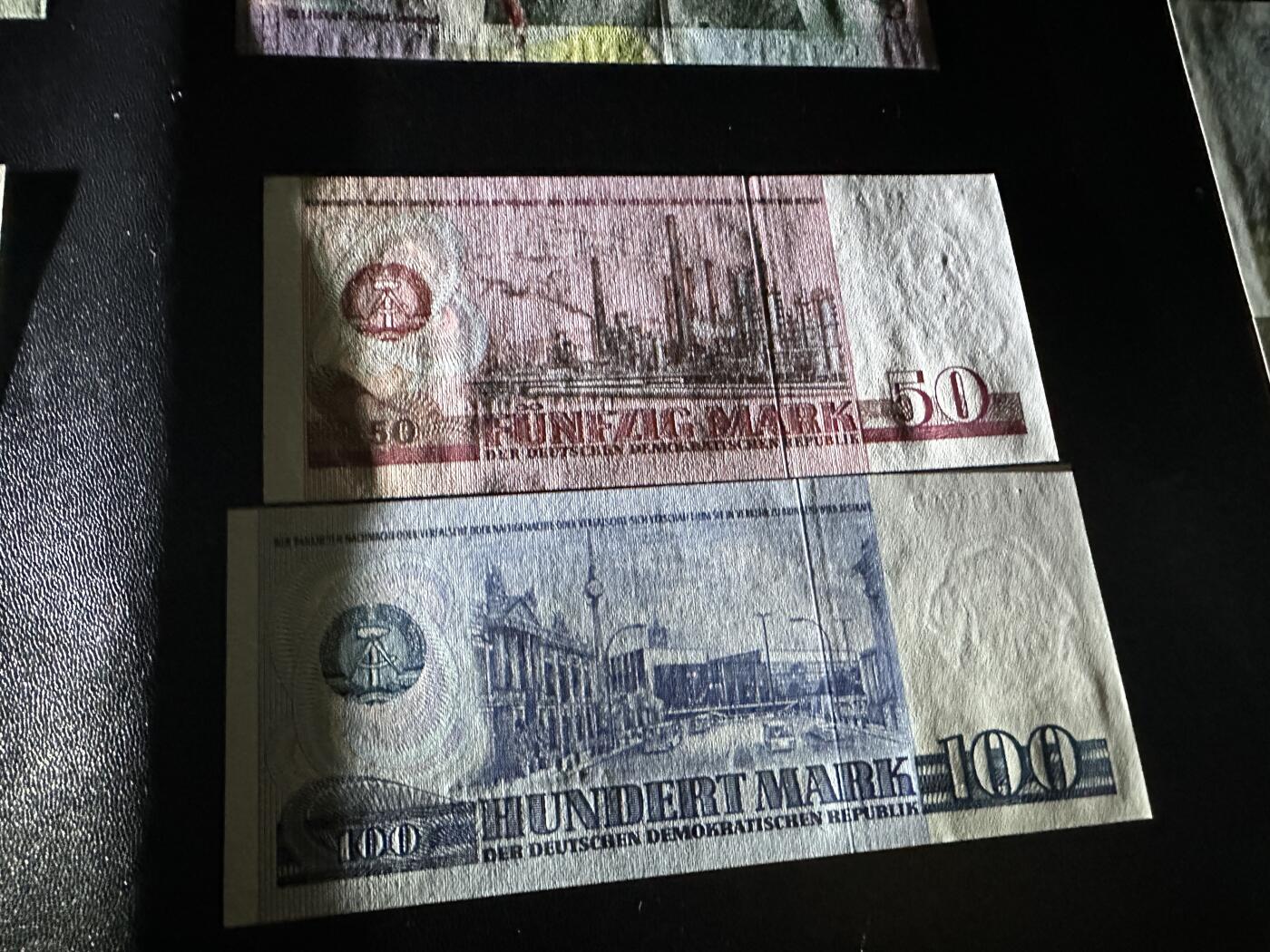 《外钞收藏家》第四百五十五期 1971和75年东德50、100马克 两张一起 全新UNC
