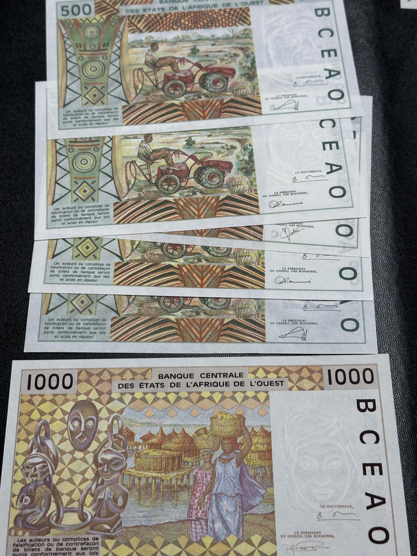 《外钞收藏家》第四百五十五期 西非贝宁500法郎五张+1000法郎1张 全新 有一张轻微潮