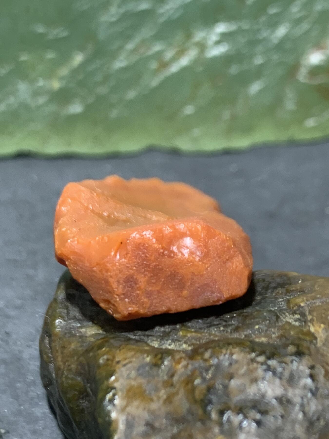 精美柿子红南红玛瑙明料原石一颗