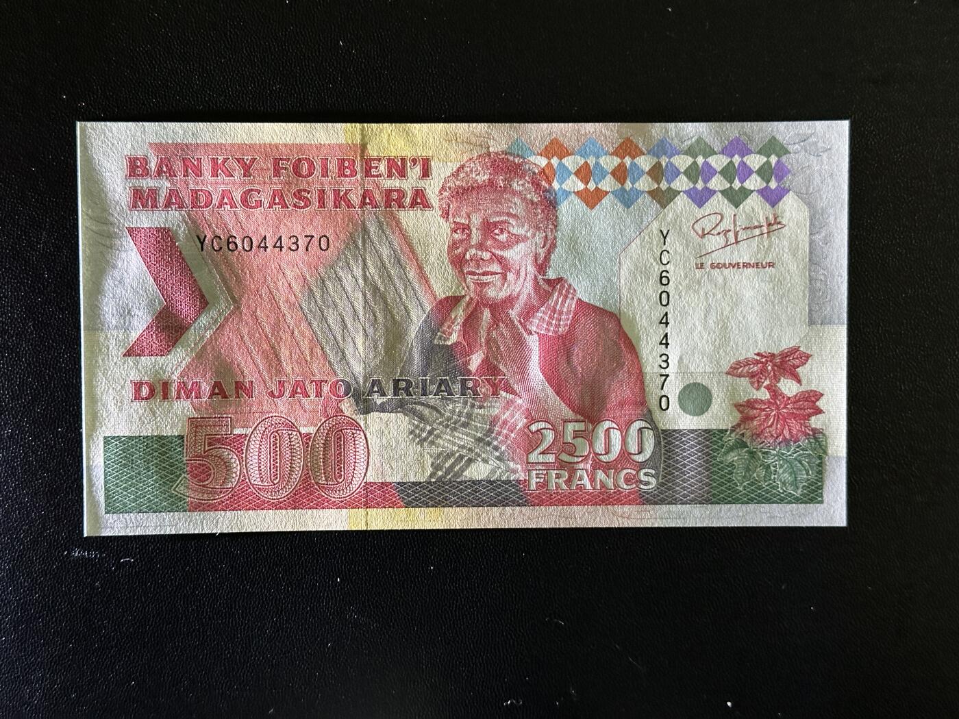 《外钞收藏家》第四百五十七期 马达加斯加500面额 全新UNC