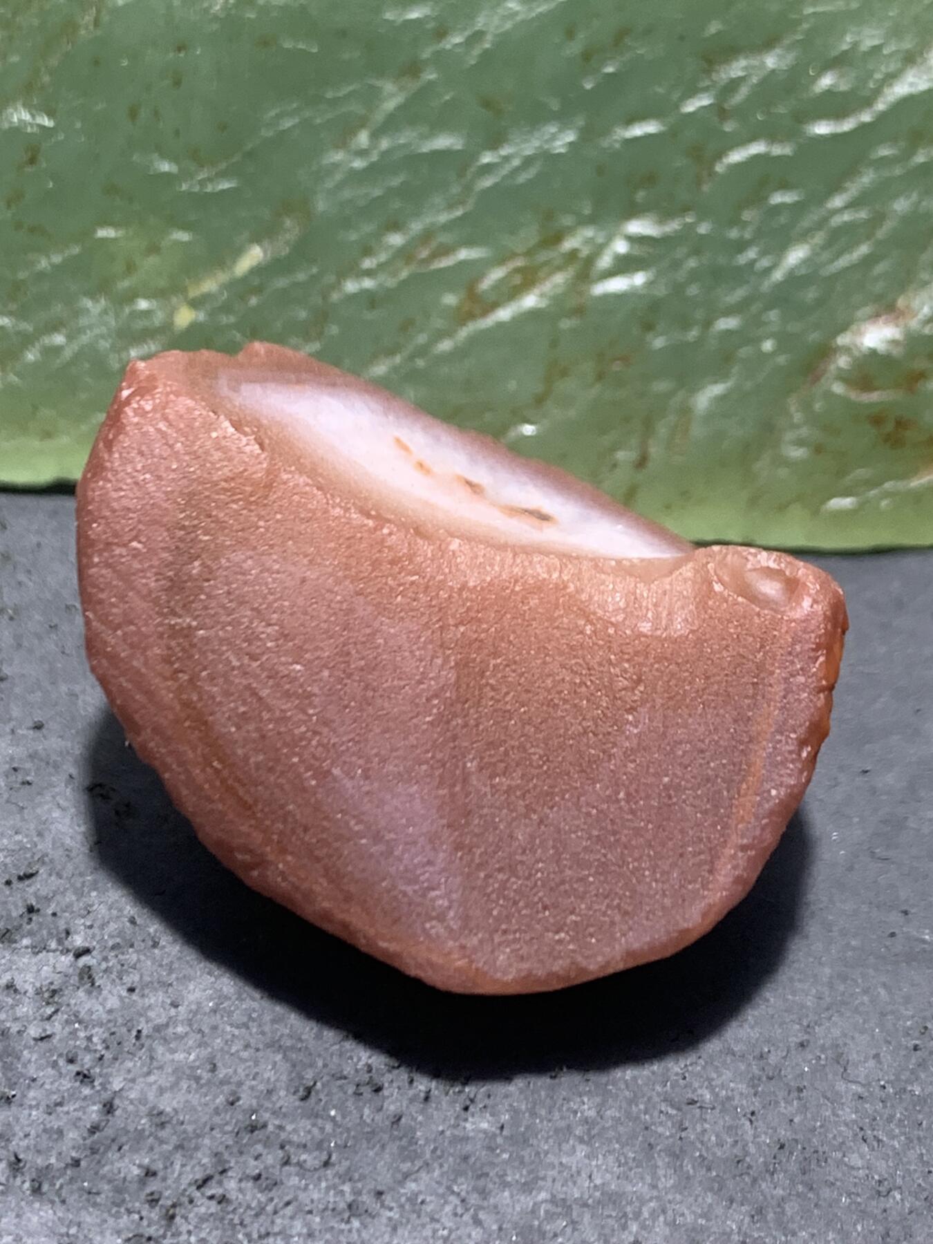 精美紫罗兰冰飘心南红玛瑙明料原石一颗，