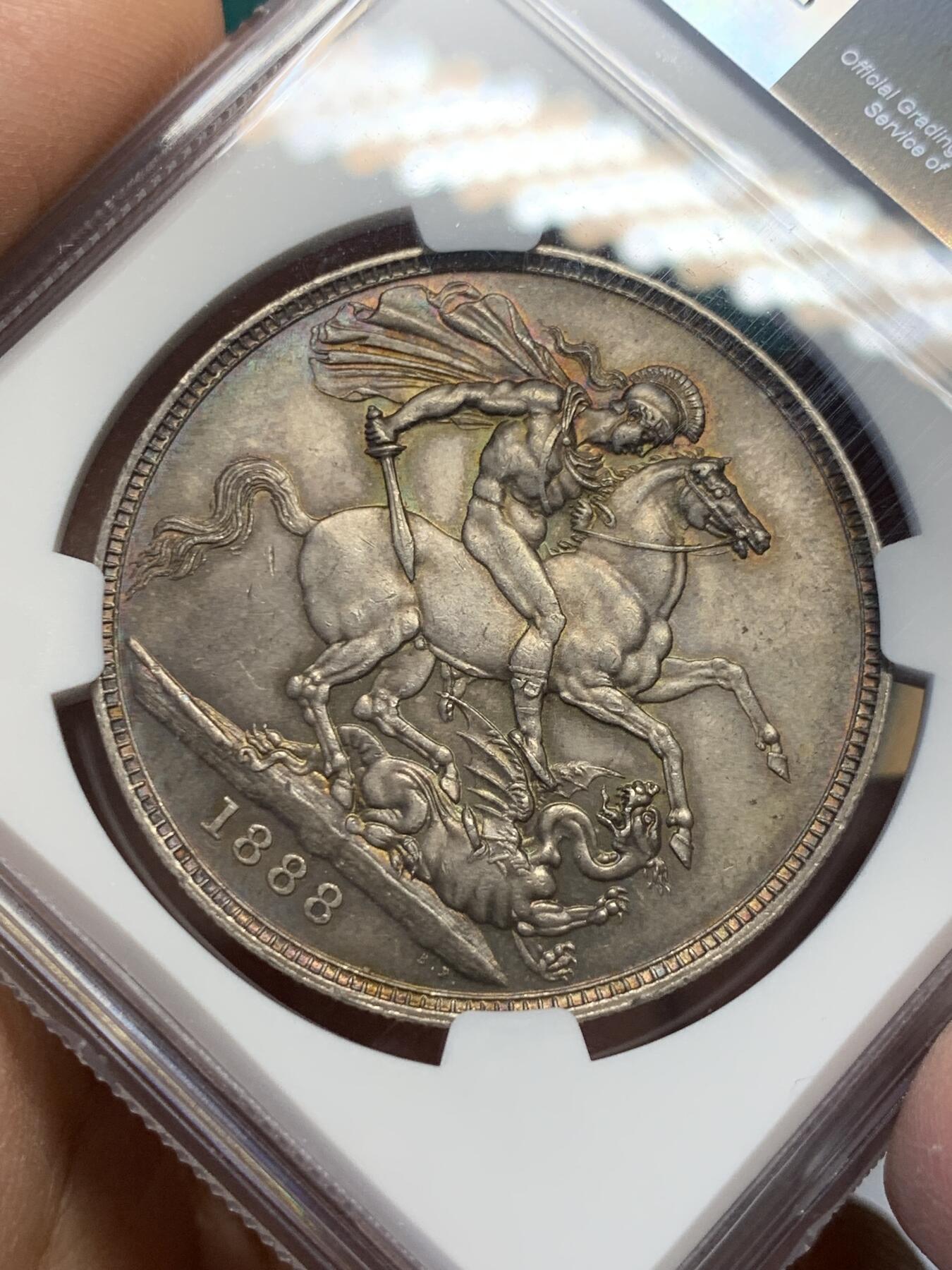 《竞宝斋》第338场 周日，周一，周二 3场连拍 （全场包邮） NGC-MS62 英国1888年 1克朗 马剑大银币 五彩包浆 最少年份MS品种稀缺