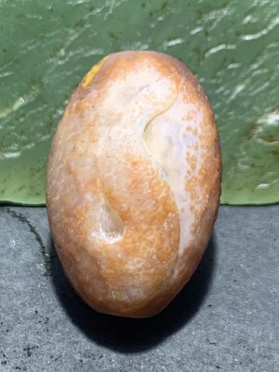 精美亚光战国红玛瑙手工俏色巧雕巨蟒灵蛇桶珠一个 精美亚光战国红玛瑙手工俏色巧雕巨蟒灵蛇桶珠一个