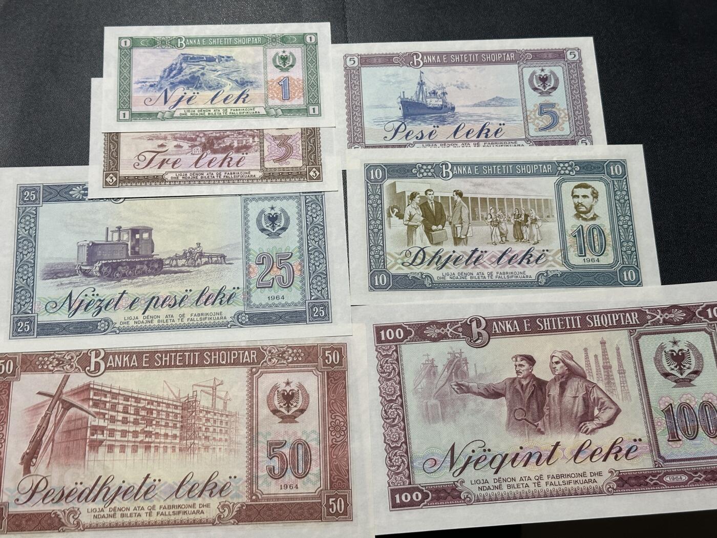 《外钞收藏家》第四百五十七期 1964年阿尔巴尼亚一套7张一起 全新 小面额轻微潮 50面额有个点钞痕
