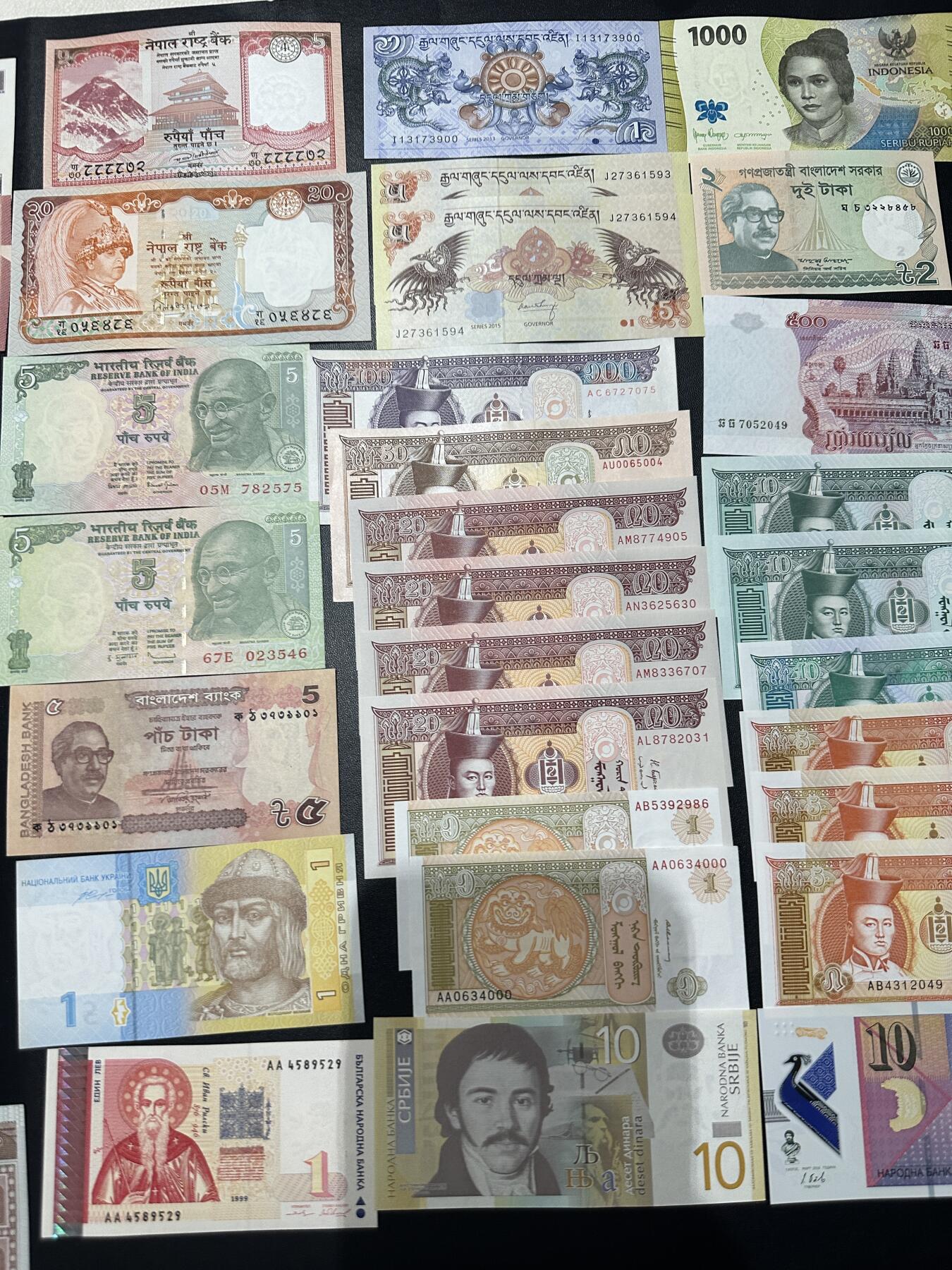 《外钞收藏家》第四百五十七期 37张精美纸币 全新UNC