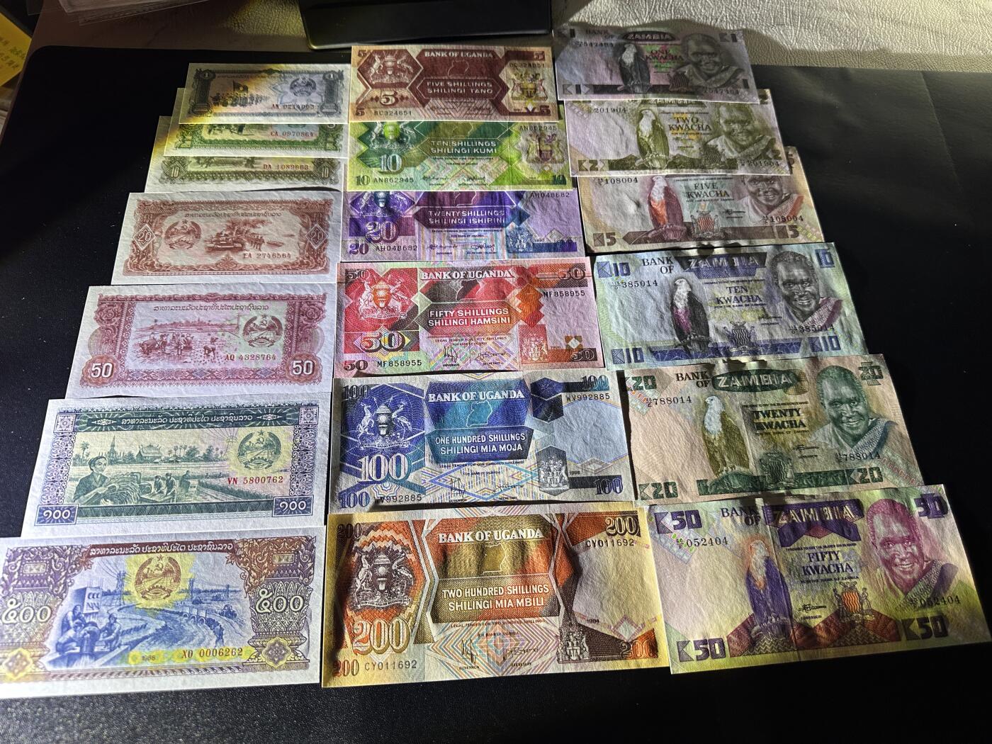 《外钞收藏家》第四百五十七期 三个国家三套纸币 19张一起 全新UNC